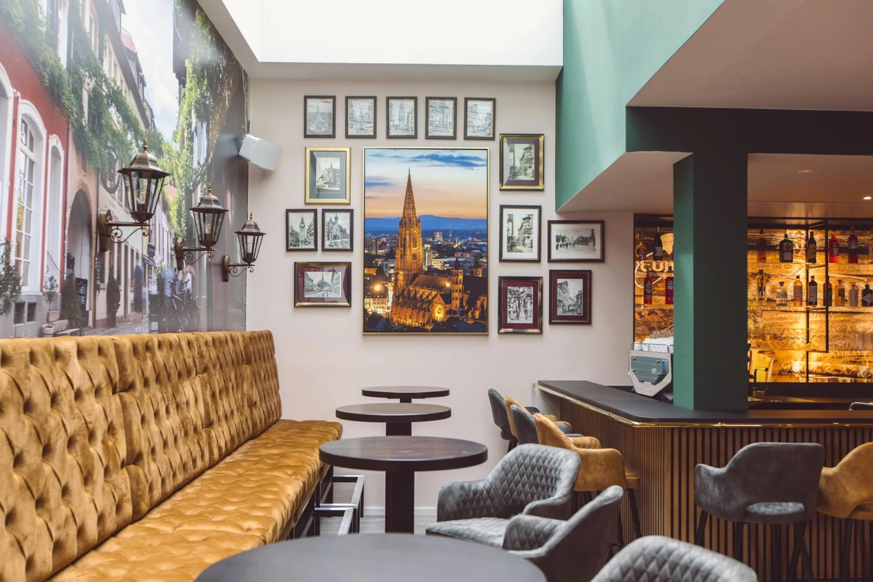 Lounge or bar in Hotel am Rathaus