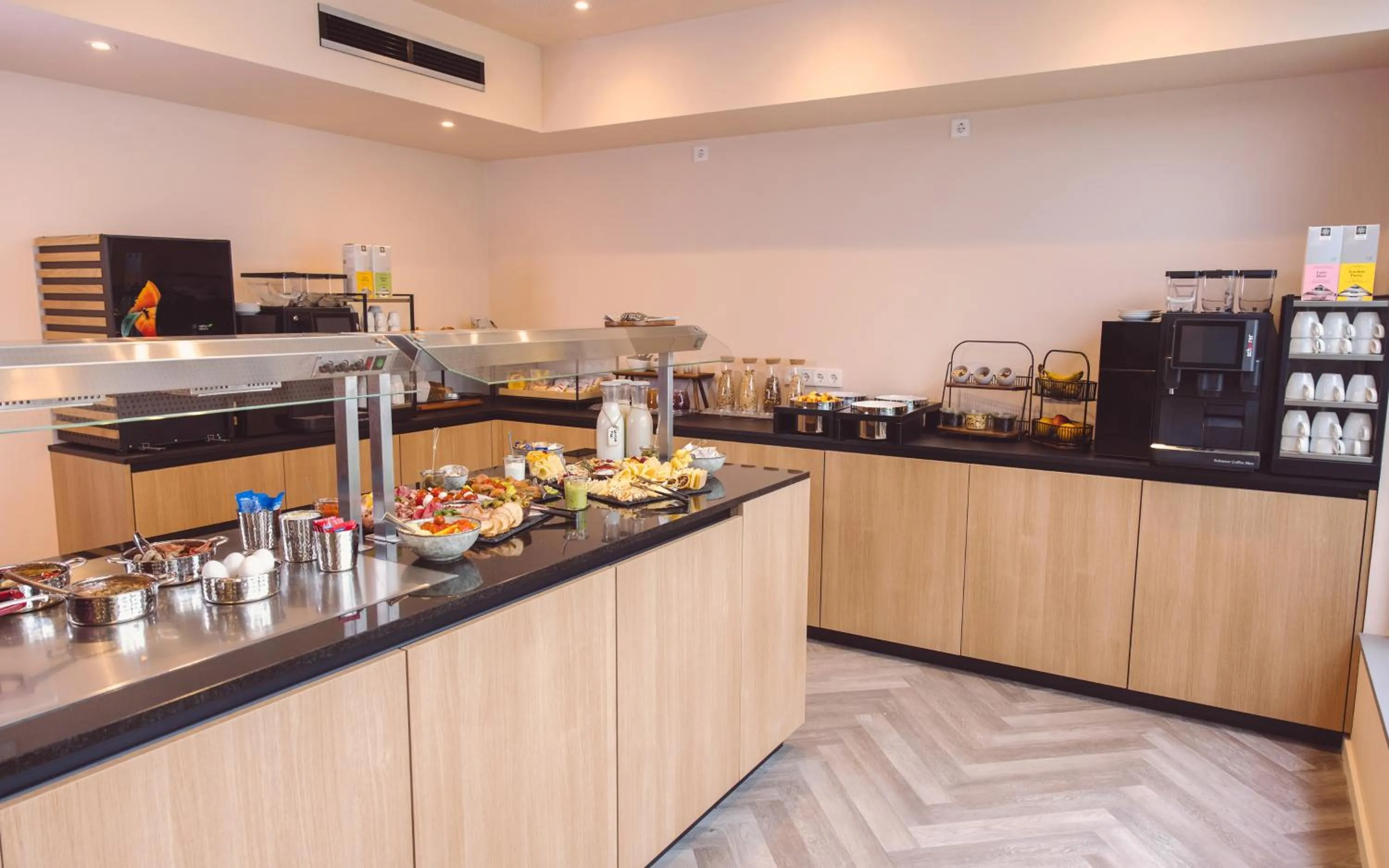 Buffet breakfast in Hotel am Rathaus