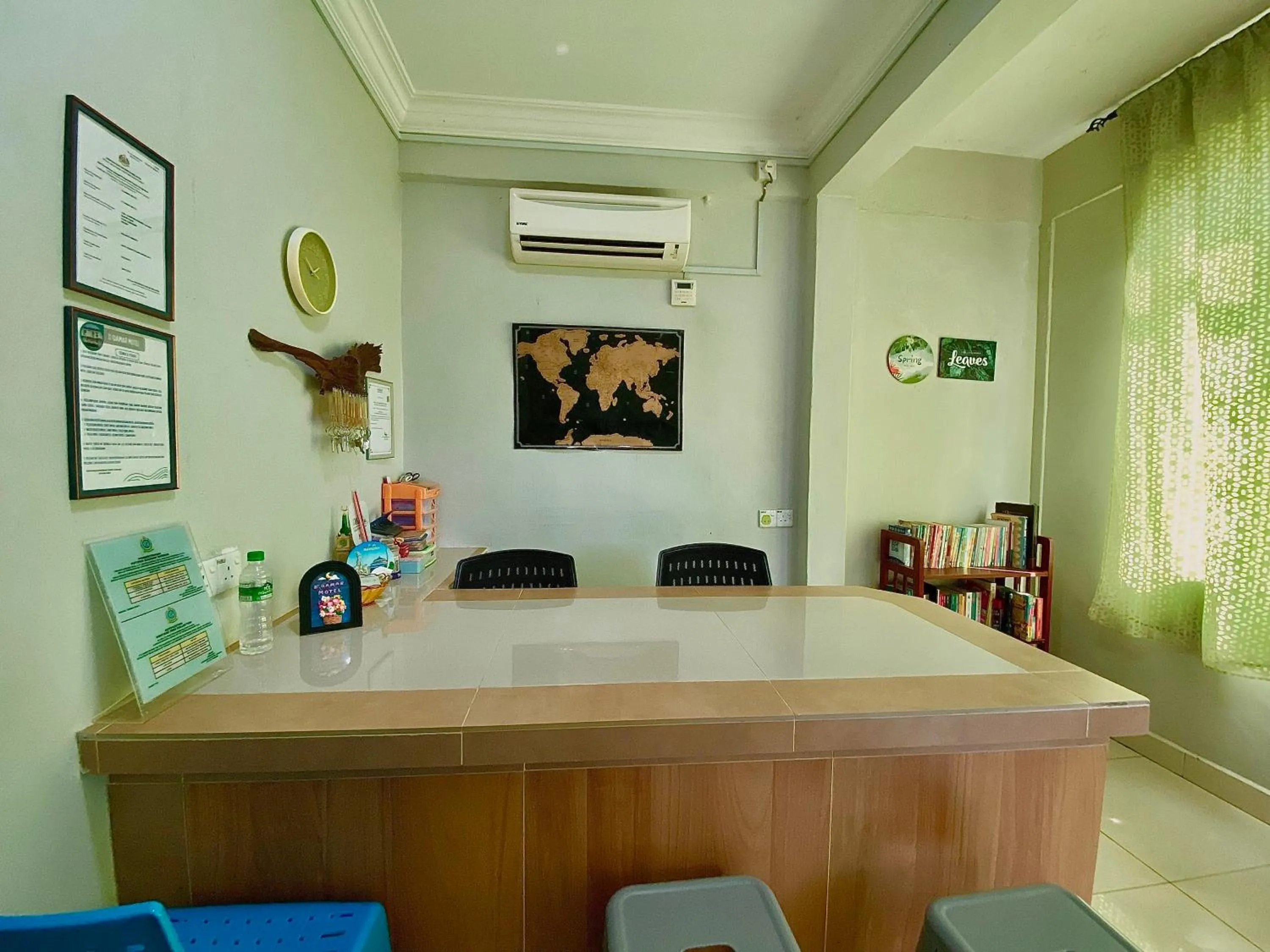 Lobby or reception in Hotel O D Qamar Motel