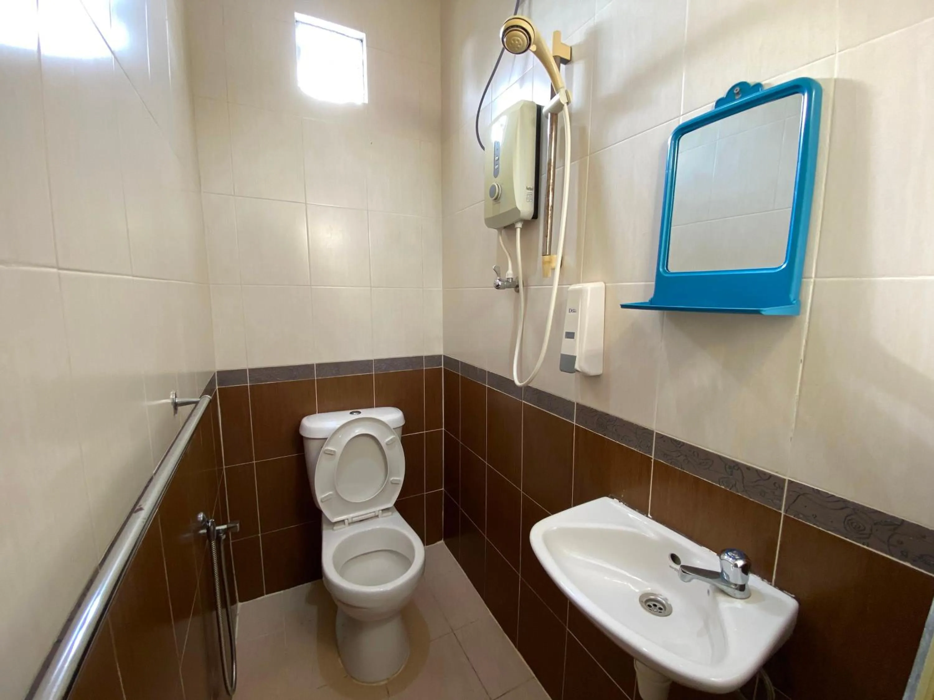 Bathroom in Hotel O D Qamar Motel