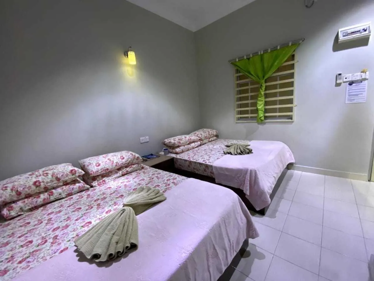 Bedroom, Bed in Hotel O D Qamar Motel