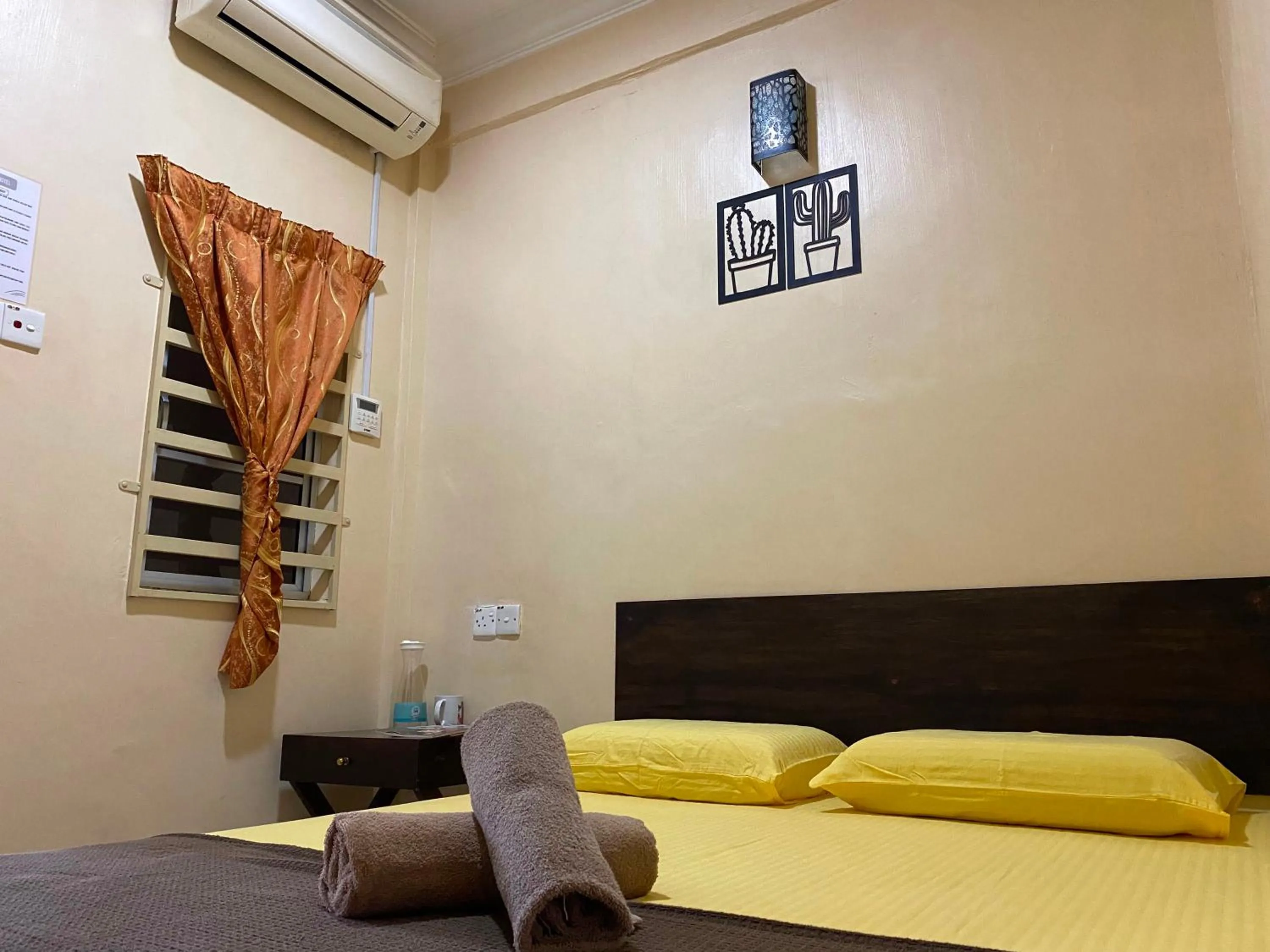 Bedroom, Bed in Hotel O D Qamar Motel