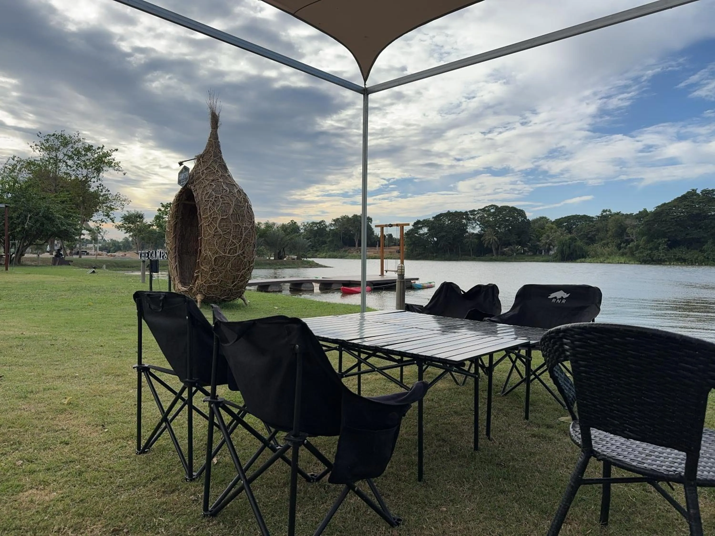 Dining area in The Campster Kanchanaburi