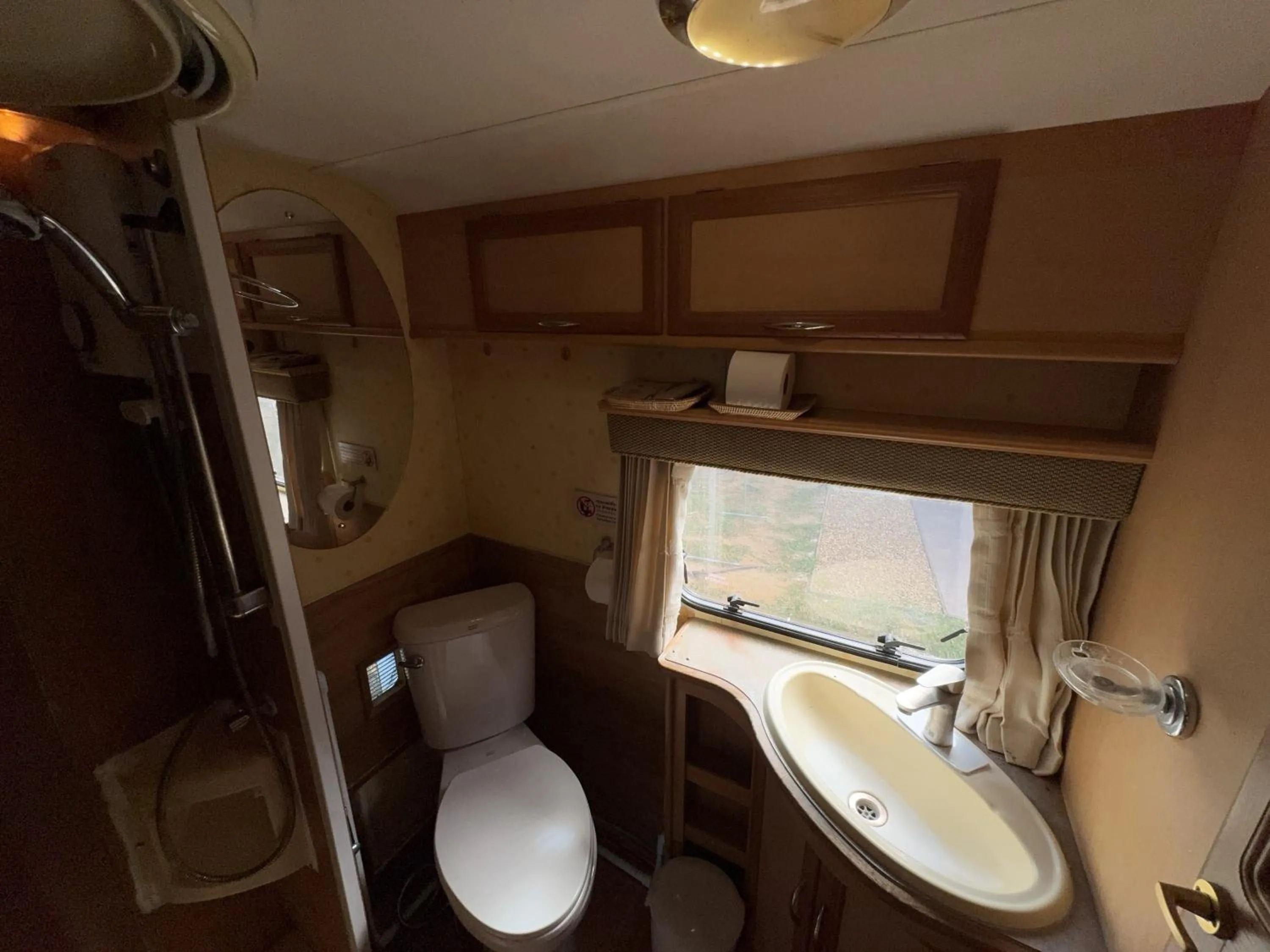 Toilet in The Campster Kanchanaburi