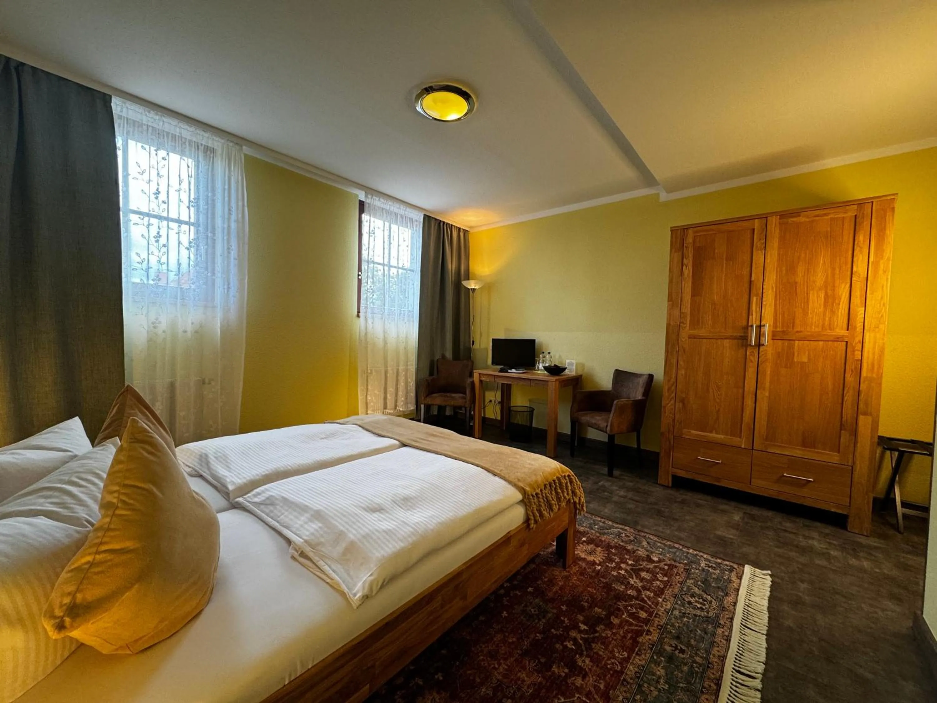 Photo of the whole room, Bed in Logis Hotel Stadt Neustadt