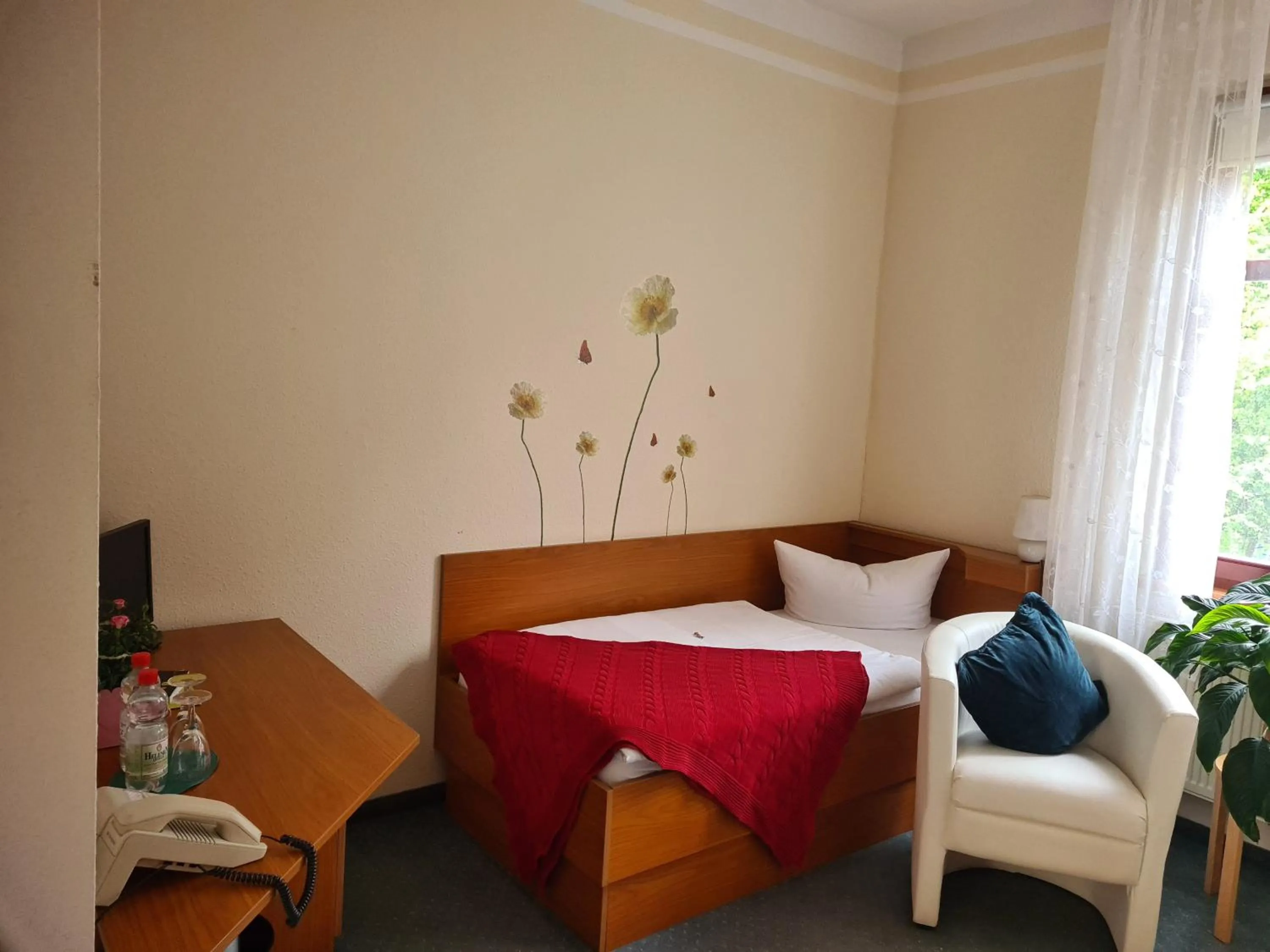 Photo of the whole room, Bed in Logis Hotel Stadt Neustadt