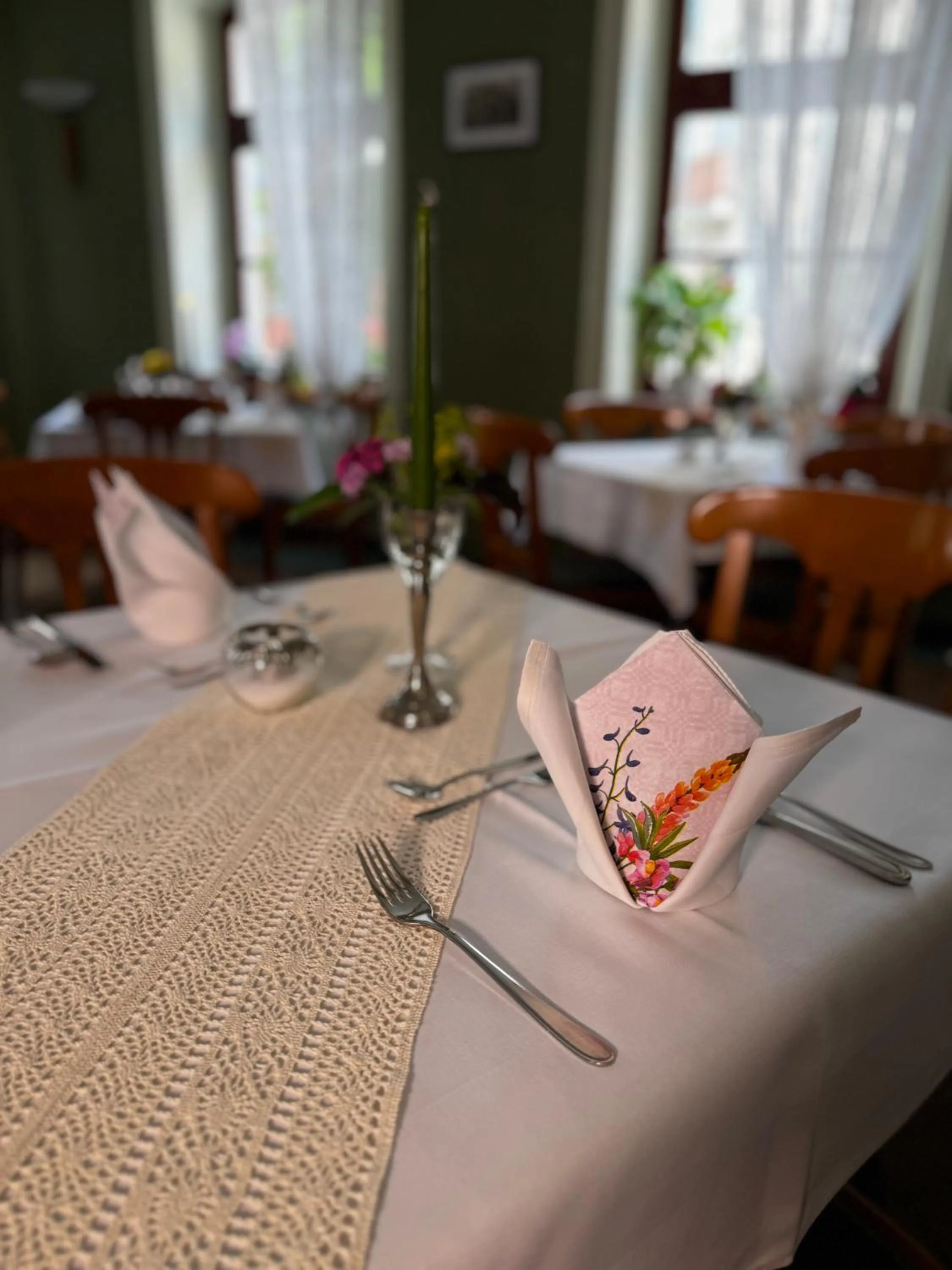 Restaurant/places to eat in Logis Hotel Stadt Neustadt