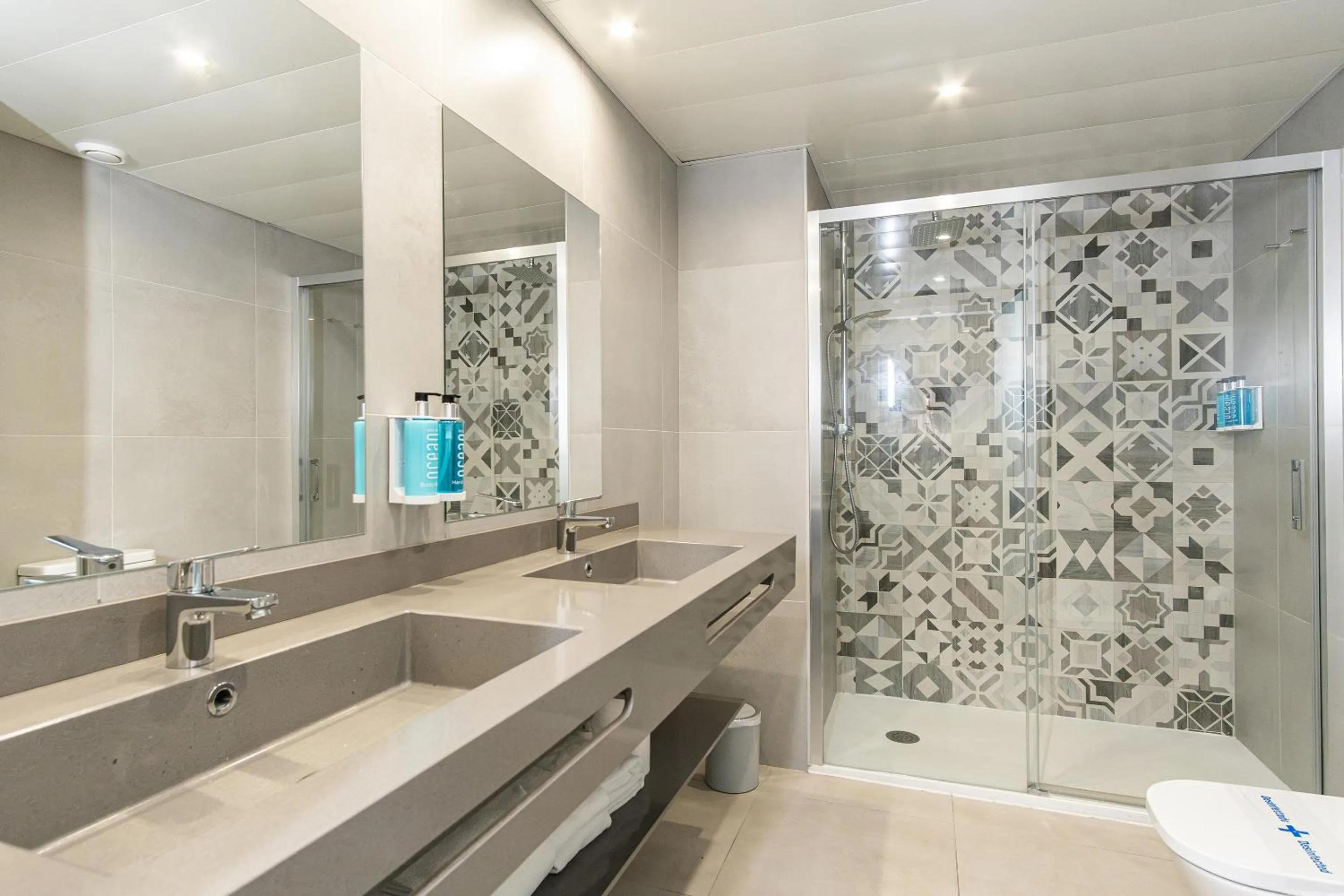 Bathroom in Hotel Don Juan Tossa