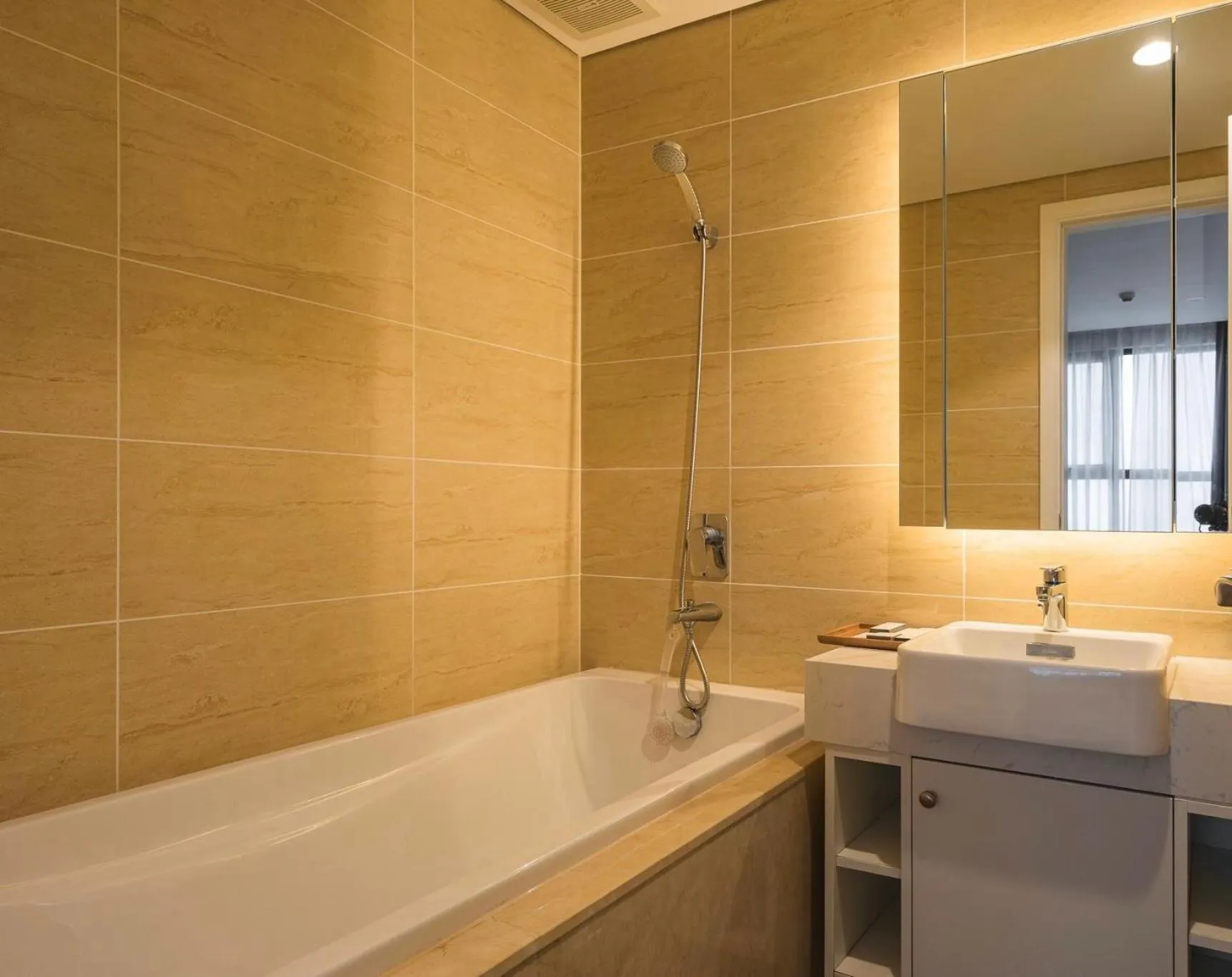 DcapitaleC6 2Br2Wc Highrise