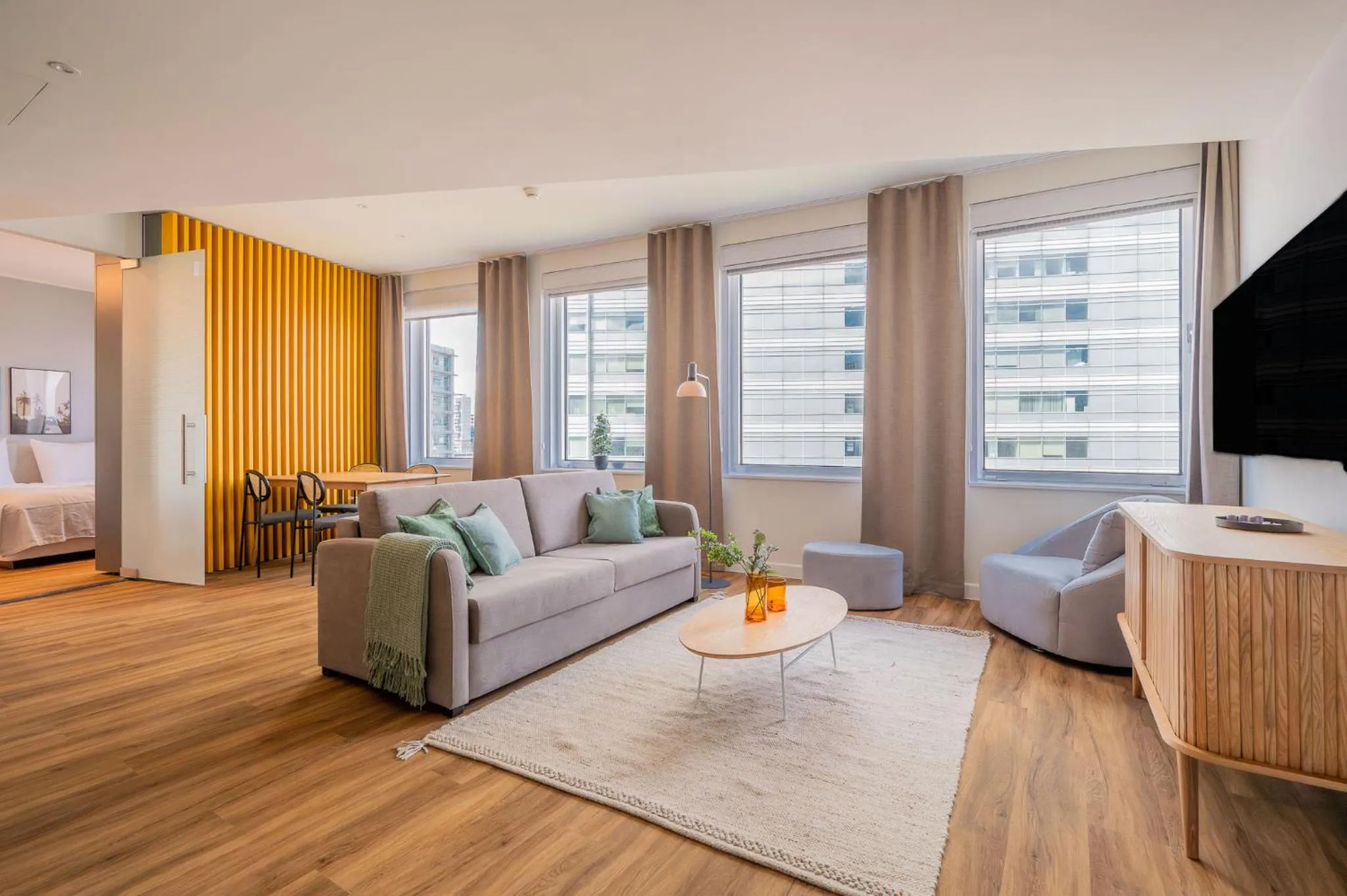 TV and multimedia in Limehome Amsterdam Gatwickstraat