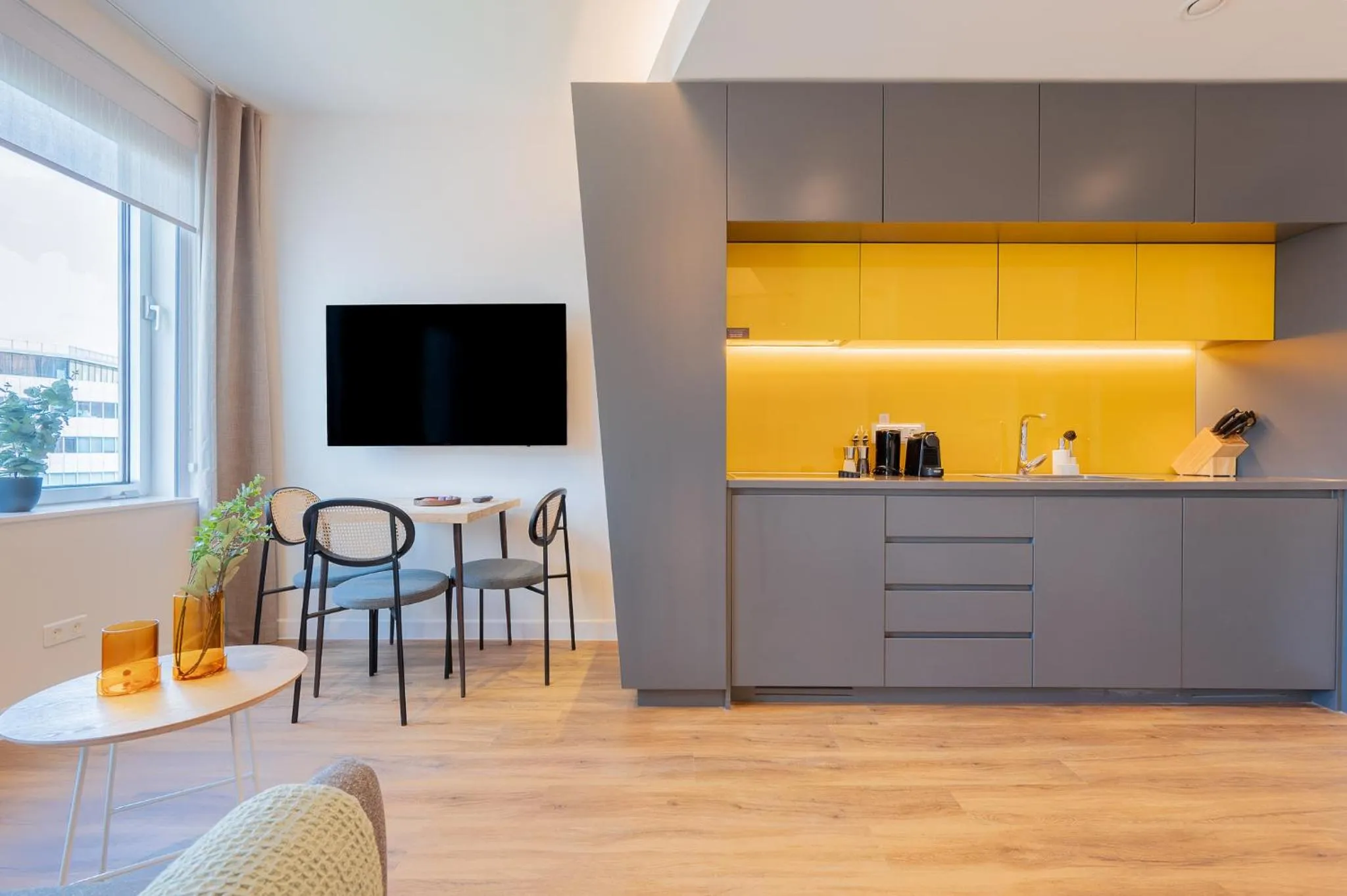 TV and multimedia in Limehome Amsterdam Gatwickstraat