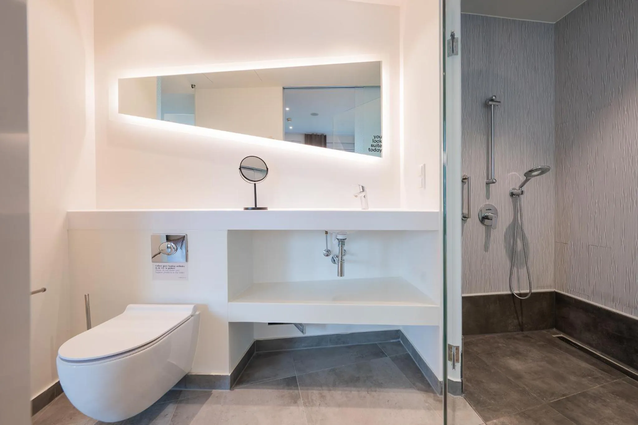 Shower in Limehome Amsterdam Gatwickstraat