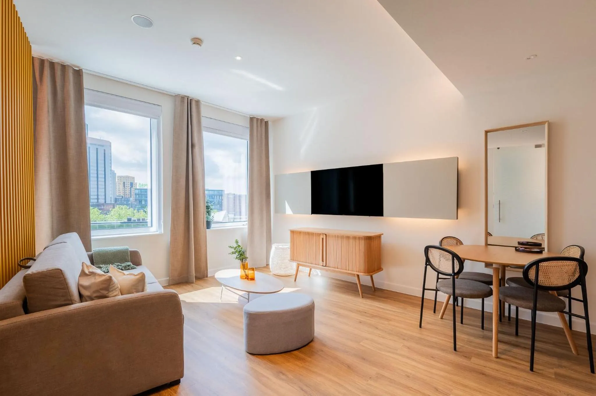 TV and multimedia in Limehome Amsterdam Gatwickstraat