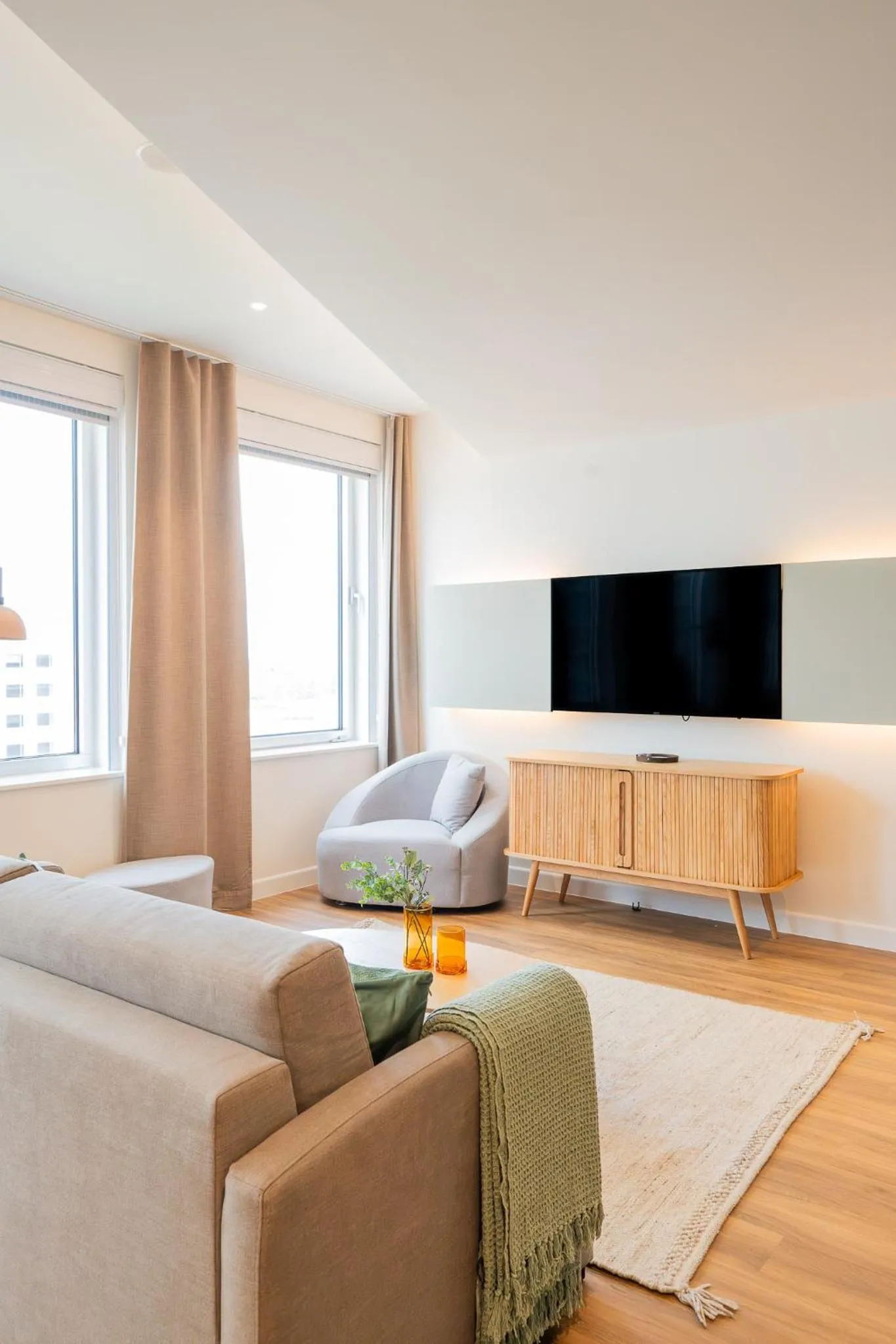 TV and multimedia in Limehome Amsterdam Gatwickstraat