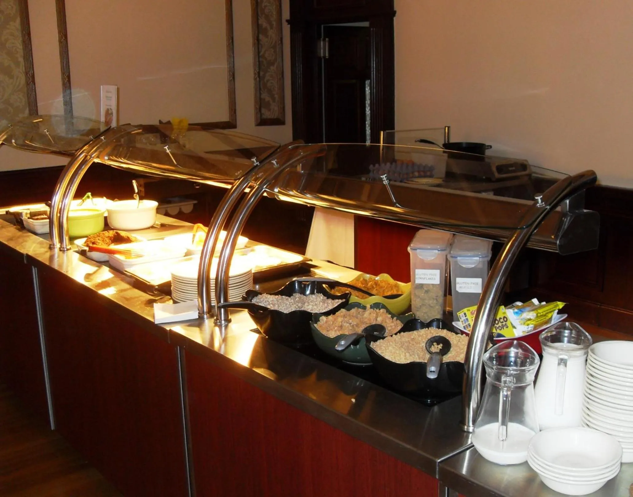 Restaurant/places to eat in Salutation Hotel