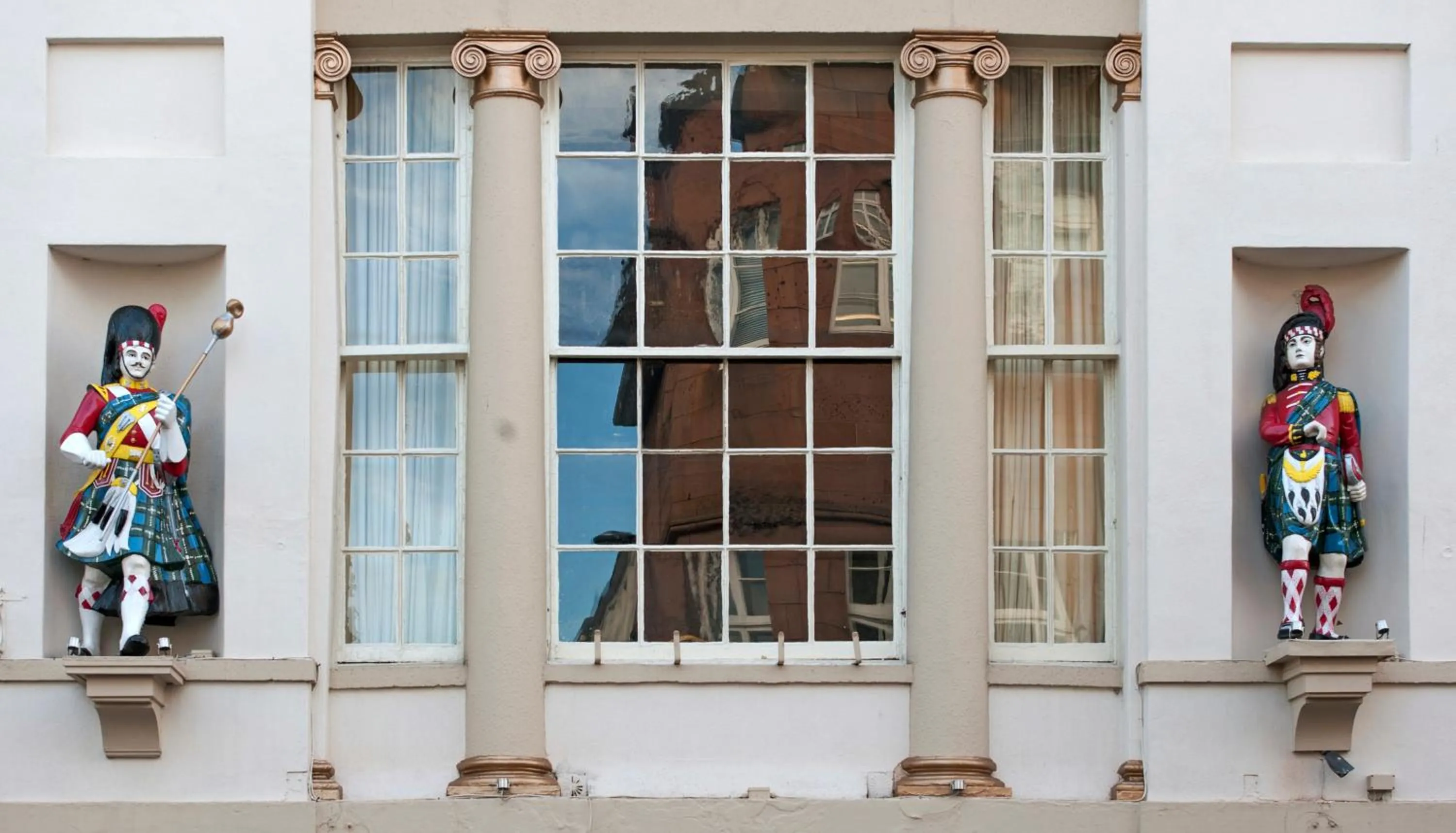 Facade/entrance in Salutation Hotel