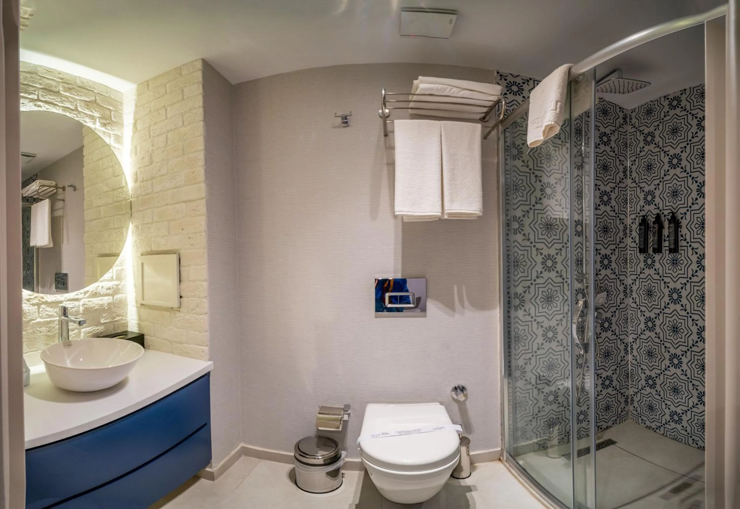 Shower in Querencia Hotel