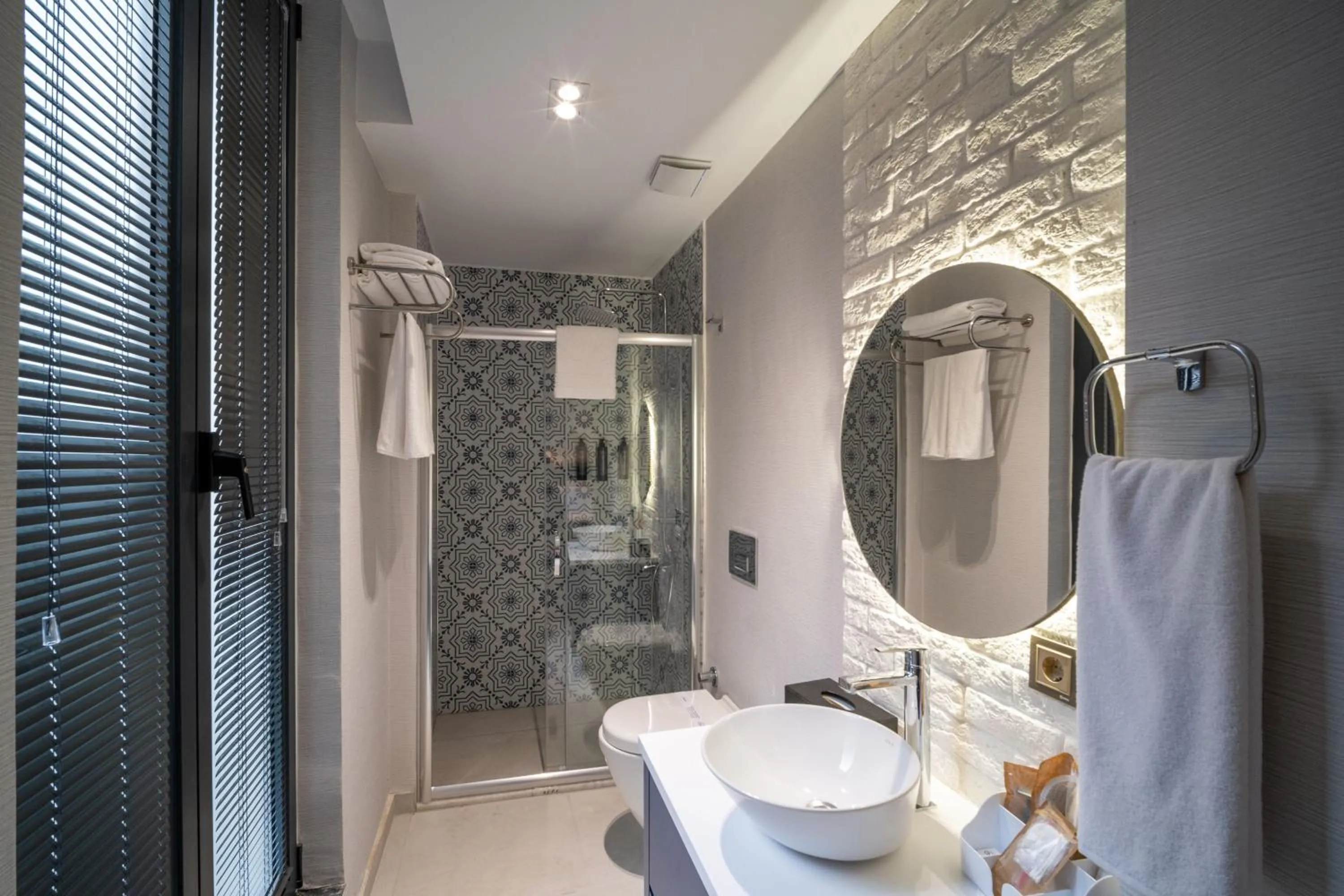 Shower in Querencia Hotel