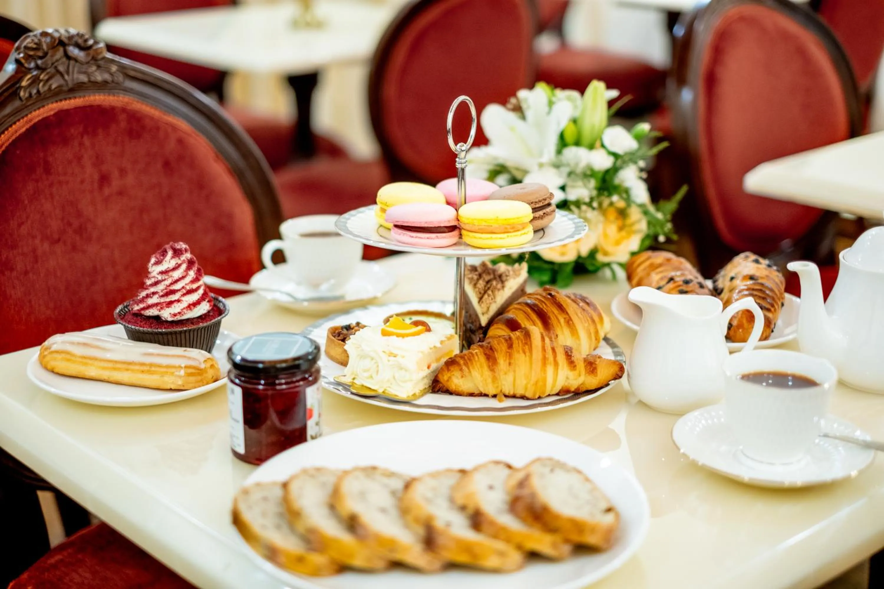 Restaurant/places to eat in Moghal Mahal Resort Rajbagh Srinagar