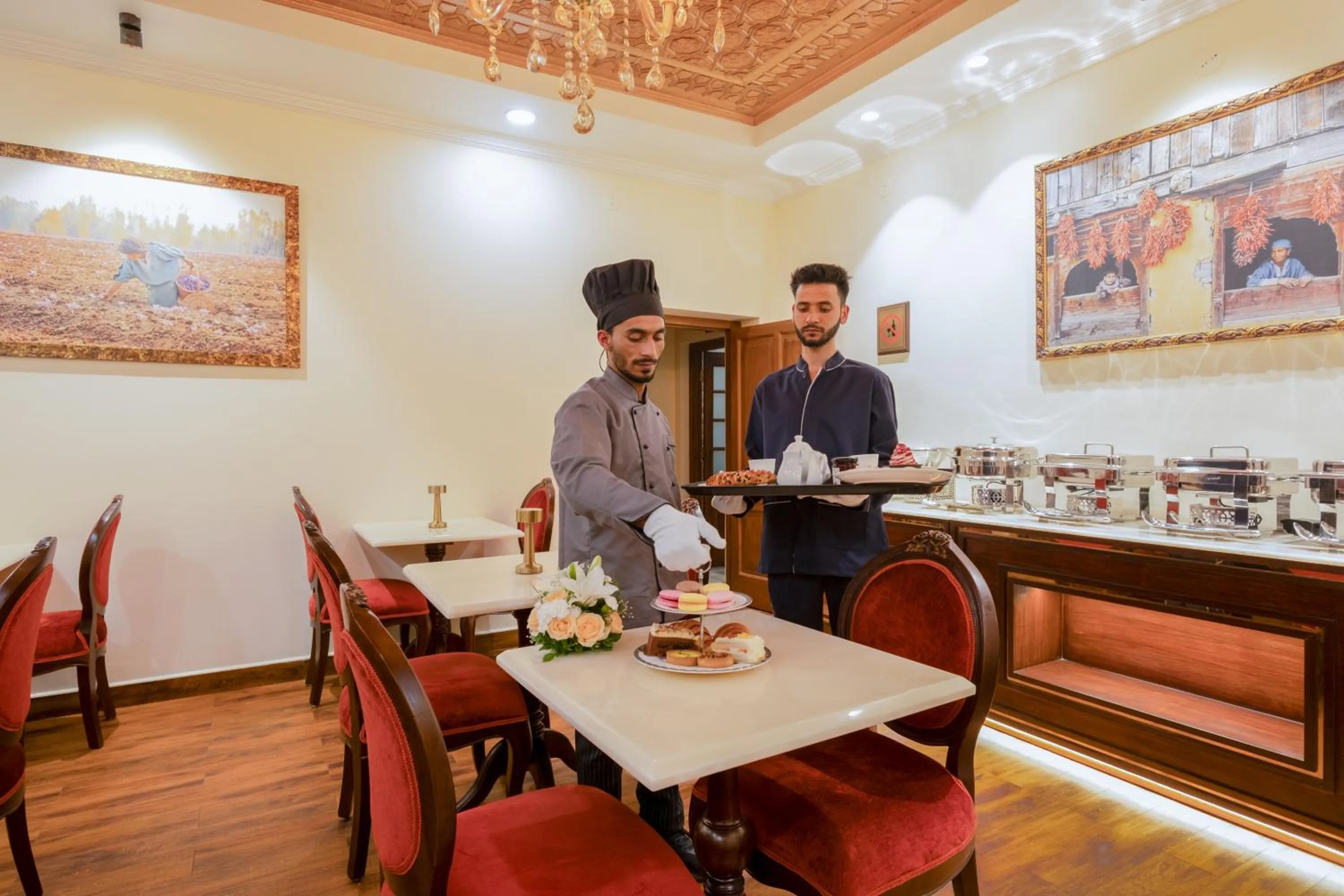 Restaurant/places to eat in Moghal Mahal Resort Rajbagh Srinagar