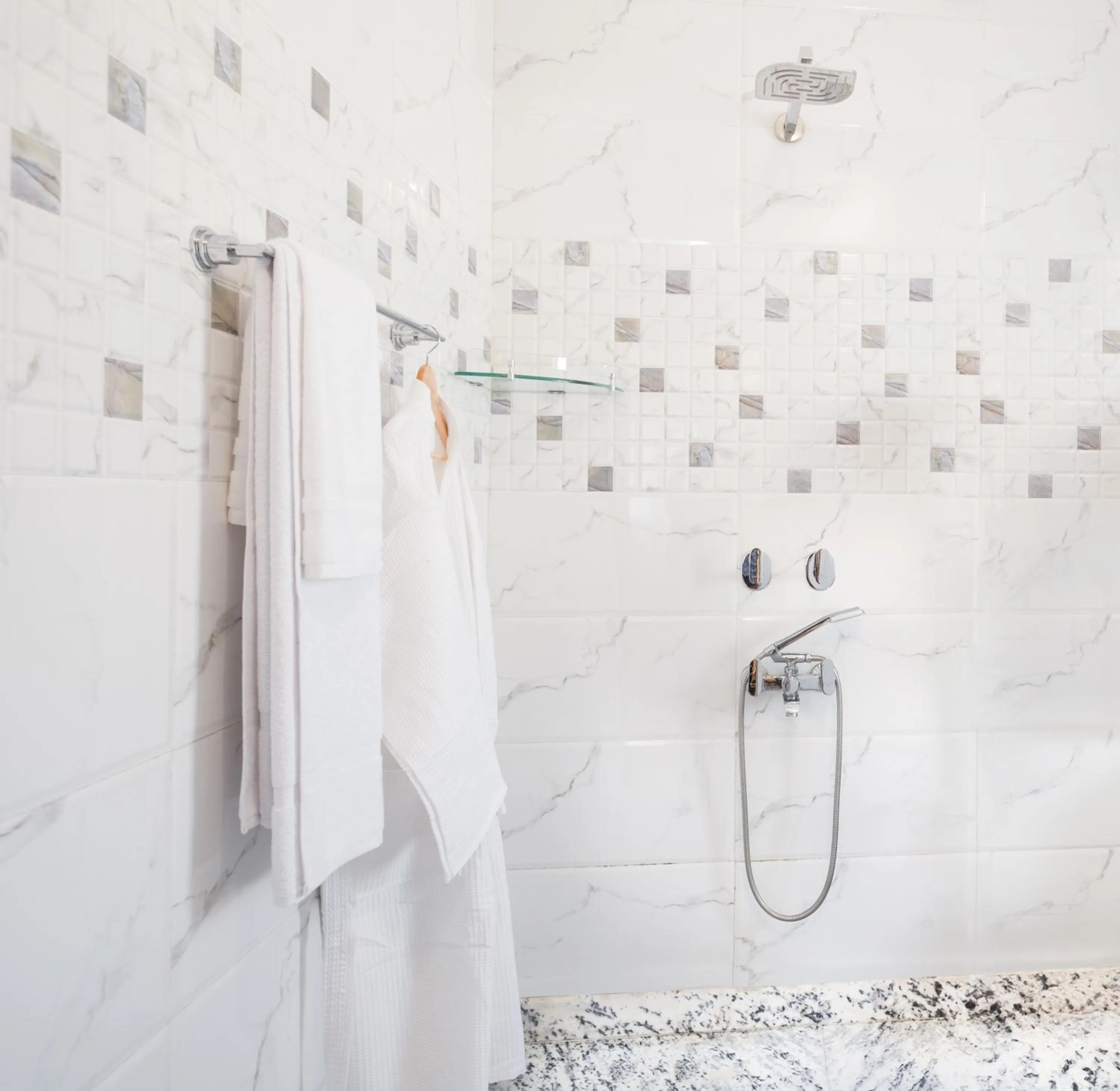 Shower in Moghal Mahal Resort Rajbagh Srinagar