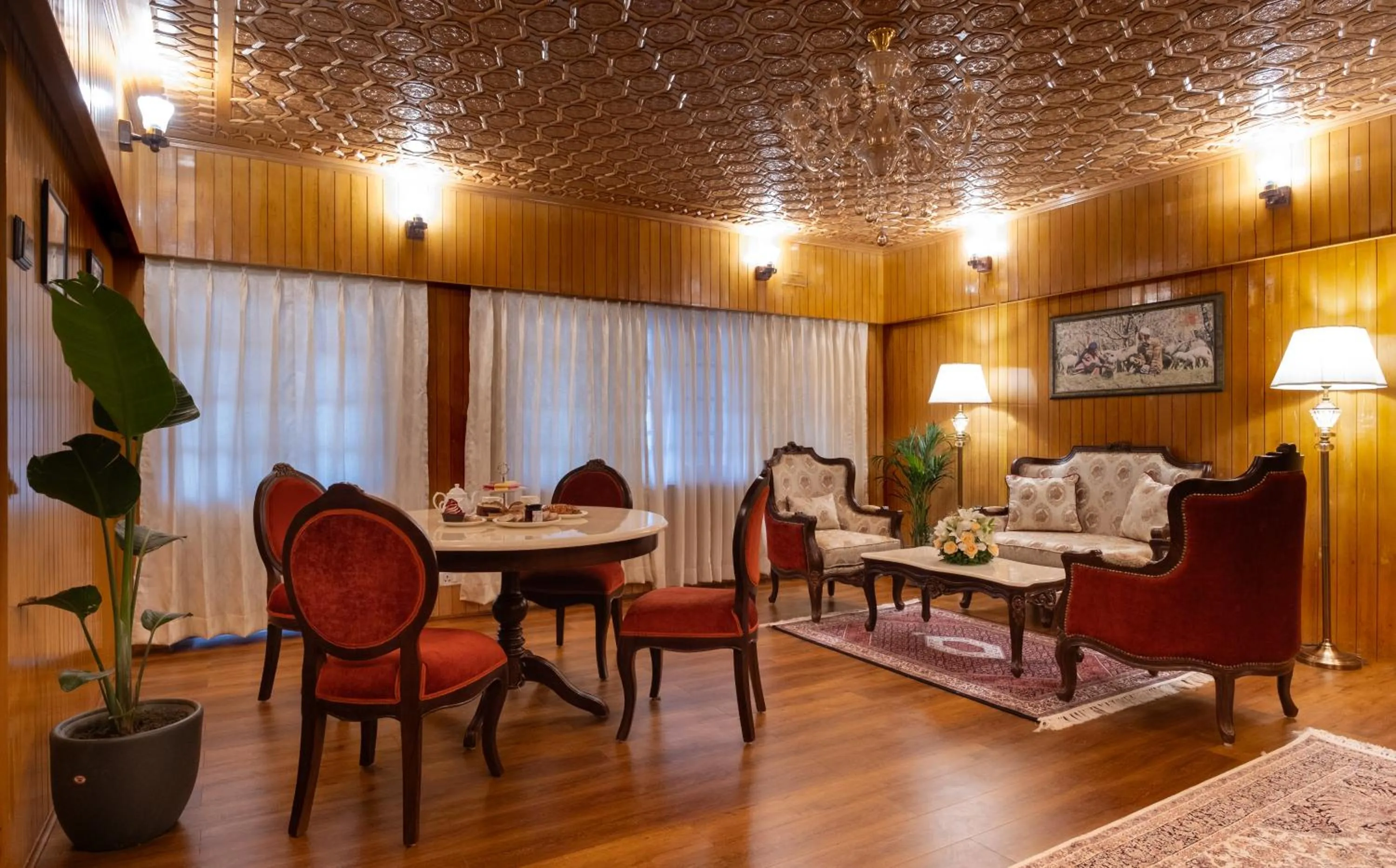 Living room in Moghal Mahal Resort Rajbagh Srinagar