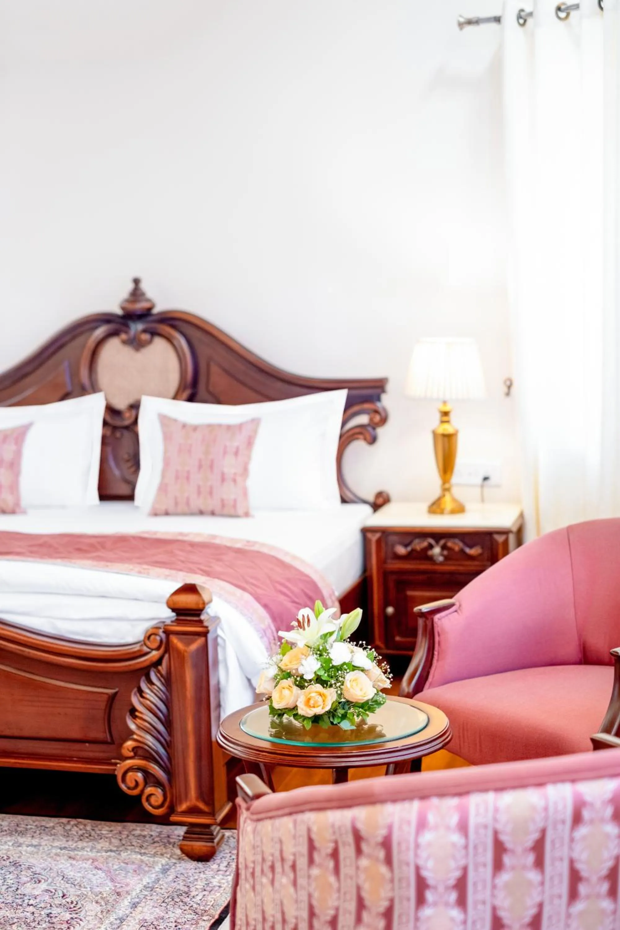 Seating area, Bed in Moghal Mahal Resort Rajbagh Srinagar