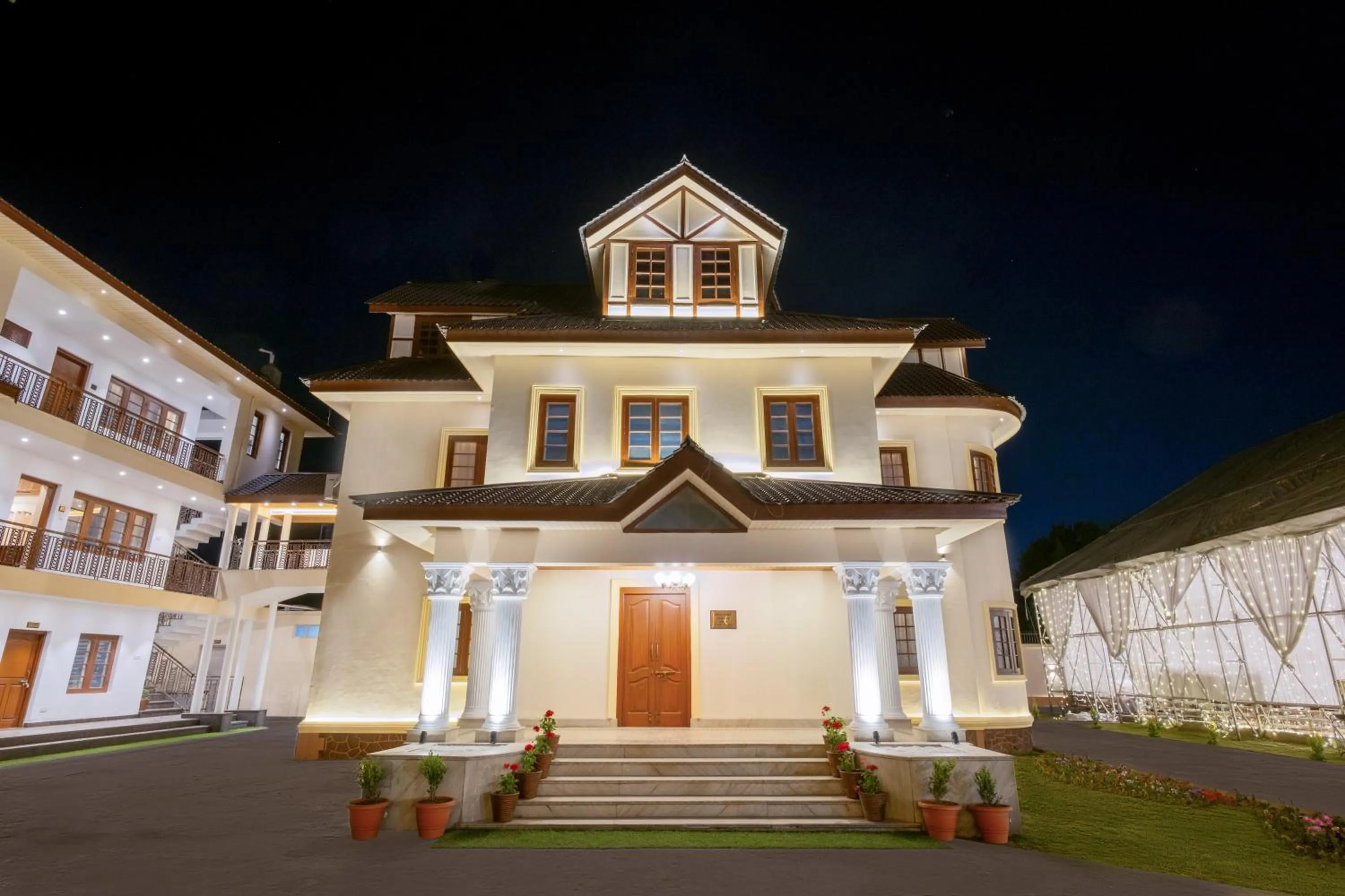 Property building in Moghal Mahal Resort Rajbagh Srinagar