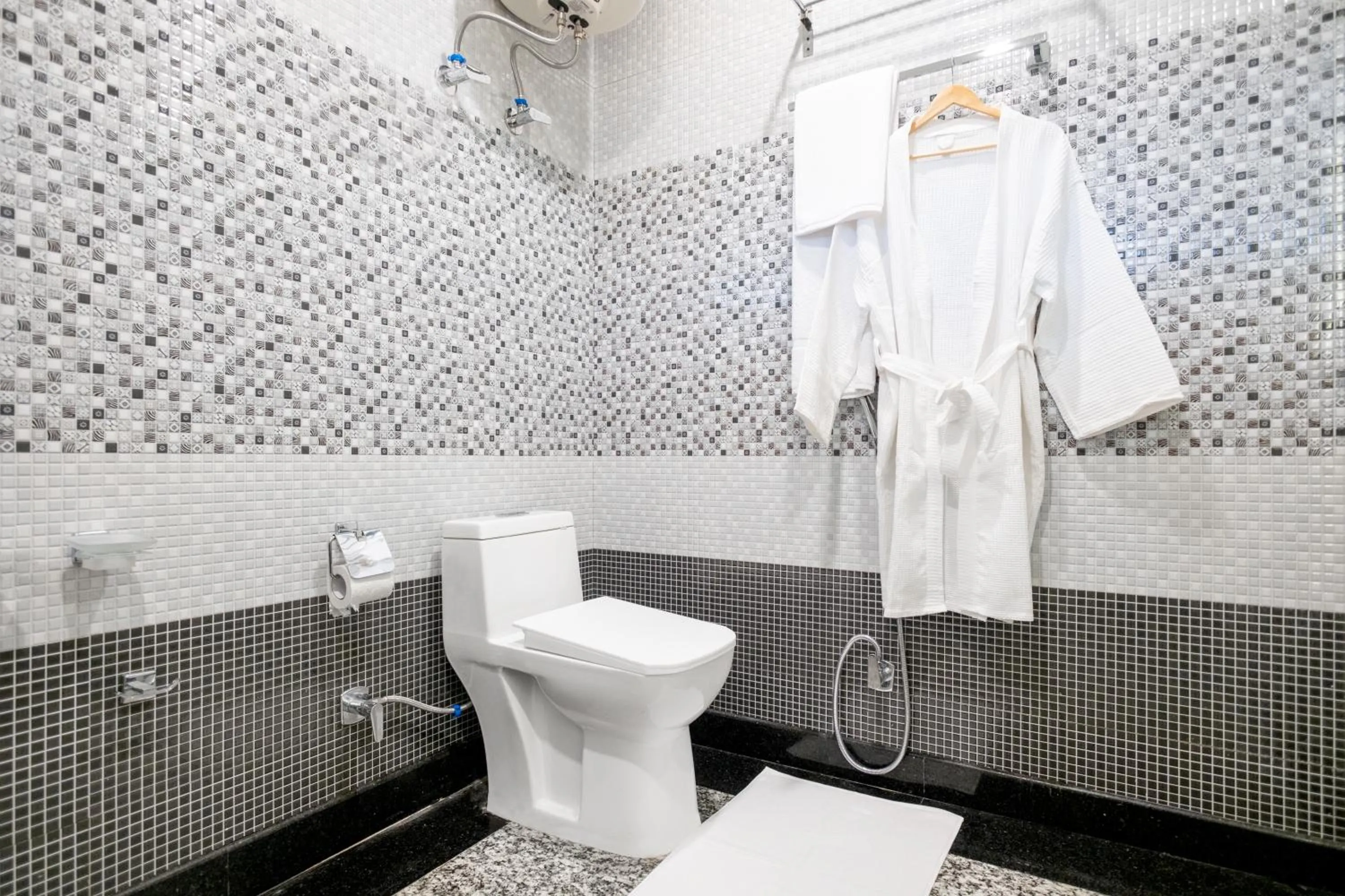 Shower in Moghal Mahal Resort Rajbagh Srinagar