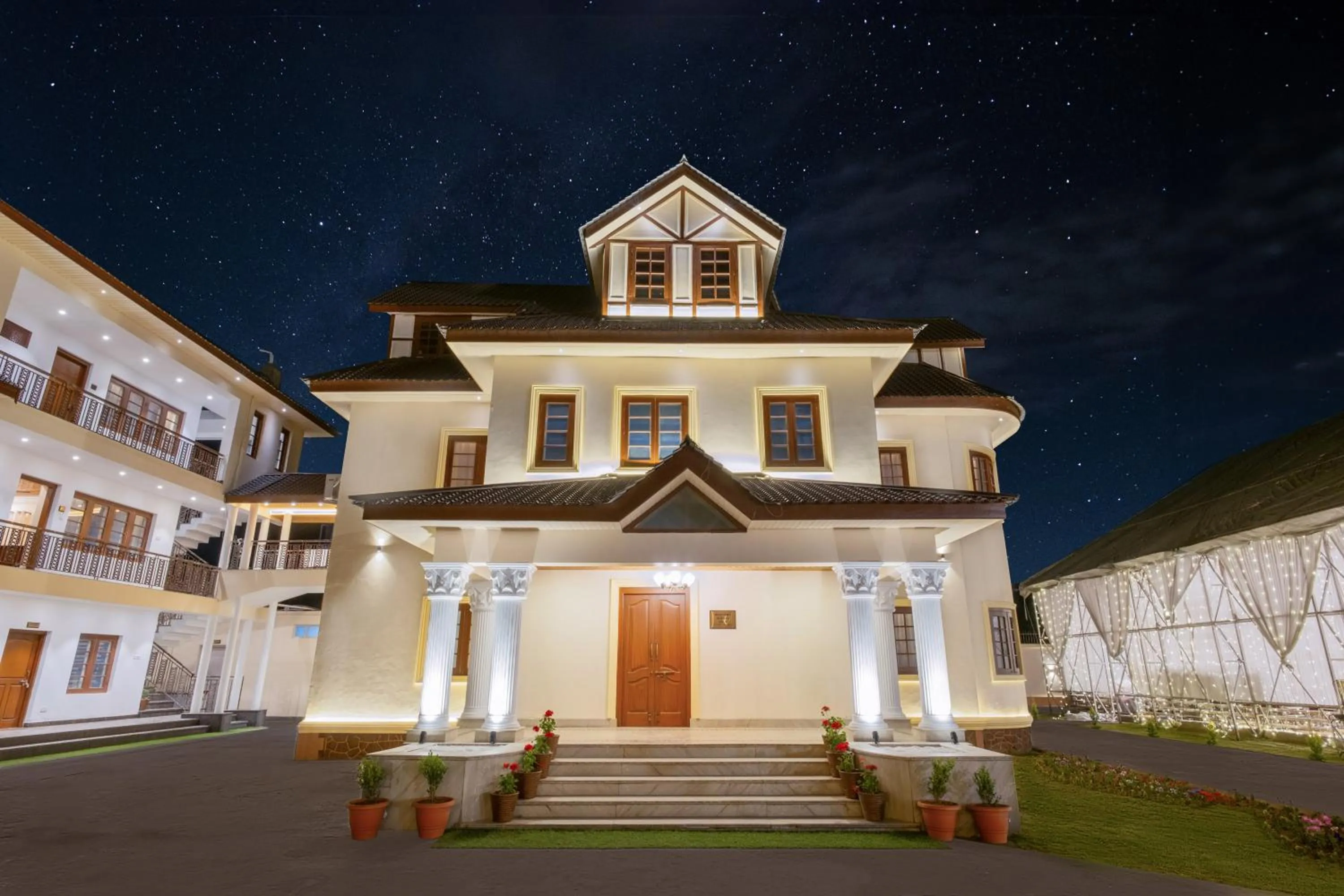 Property building in Moghal Mahal Resort Rajbagh Srinagar