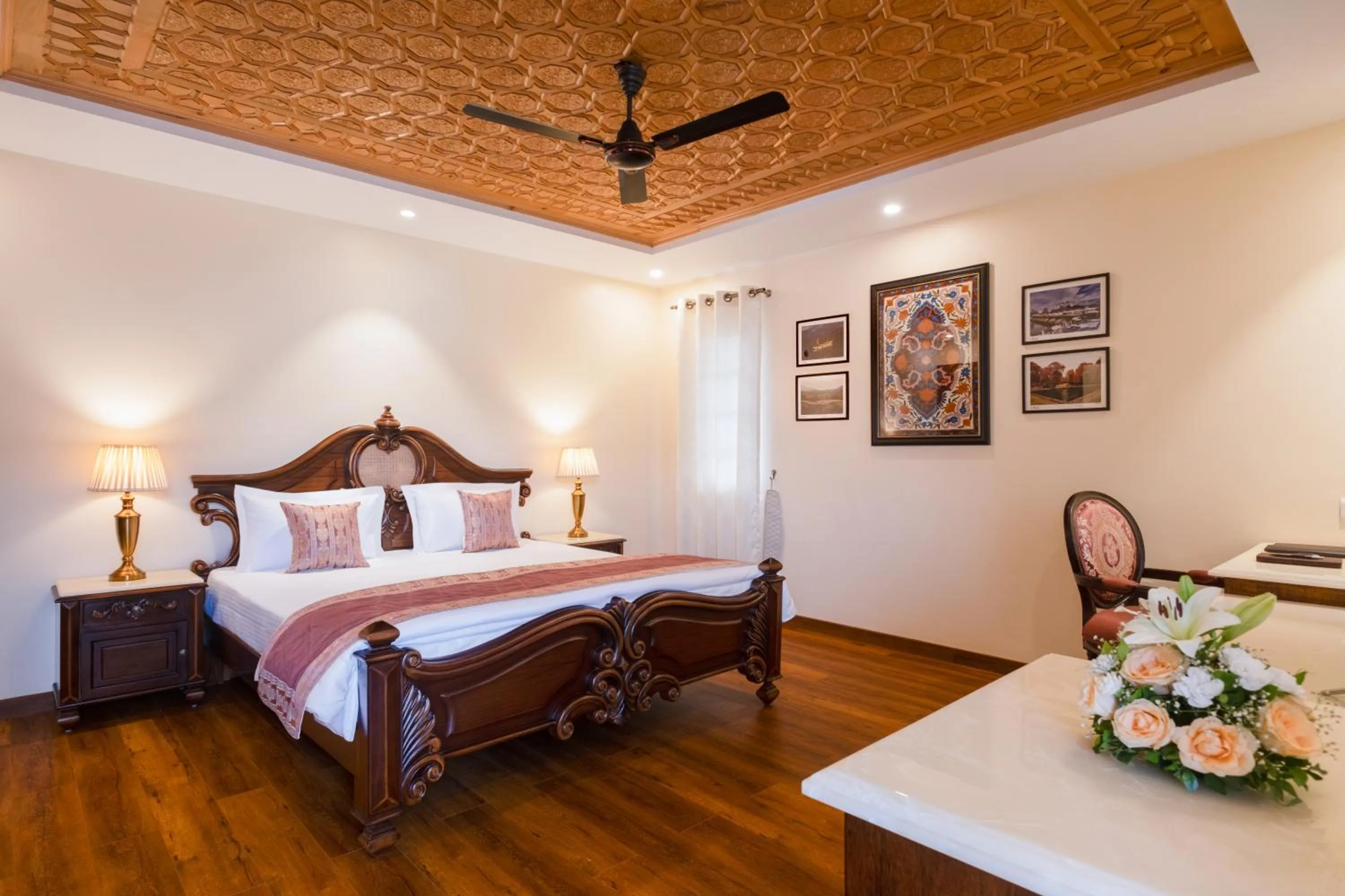 Bed in Moghal Mahal Resort Rajbagh Srinagar