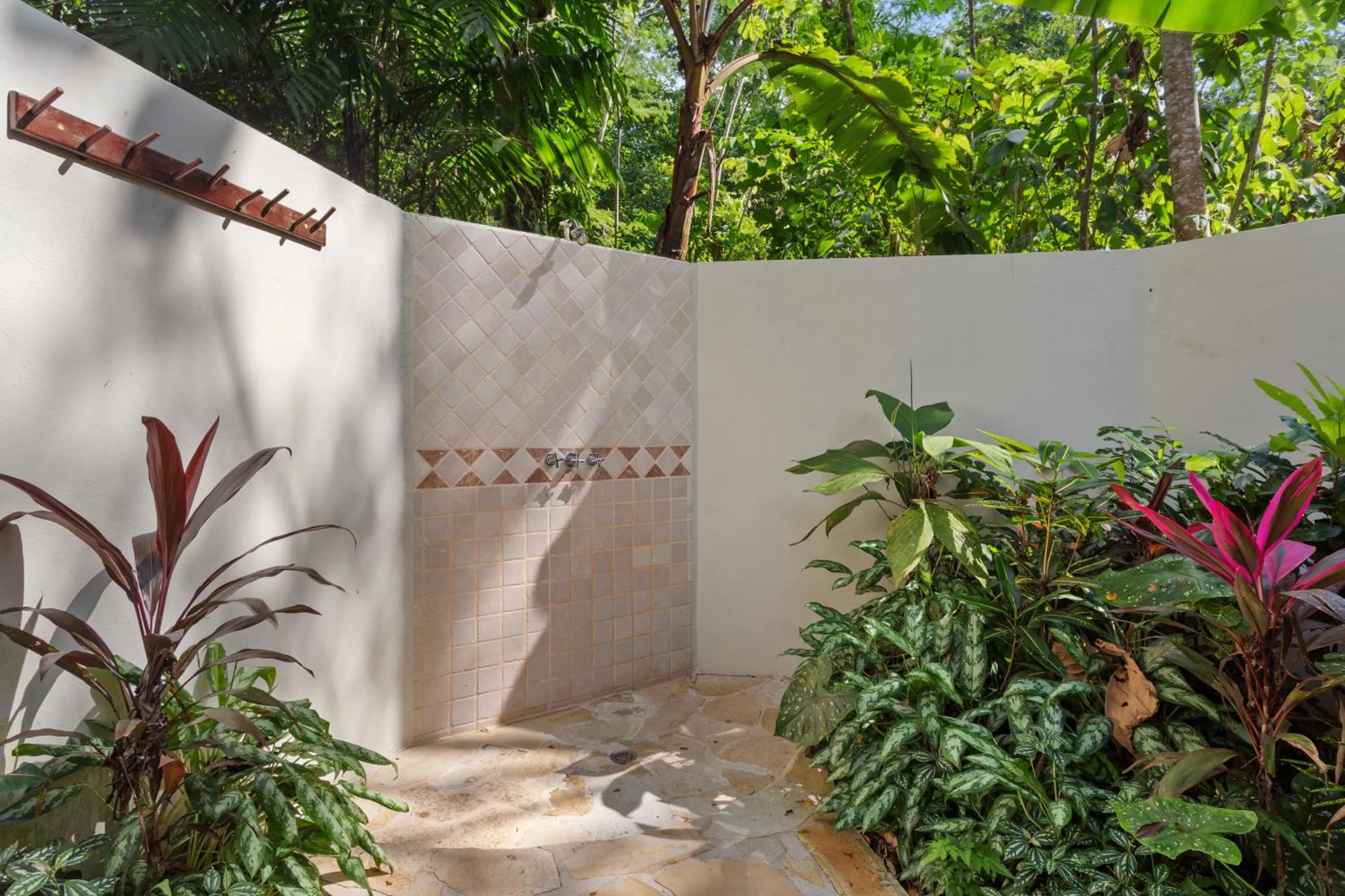 Shower in Ian Anderson Caves Branch Jungle Lodge