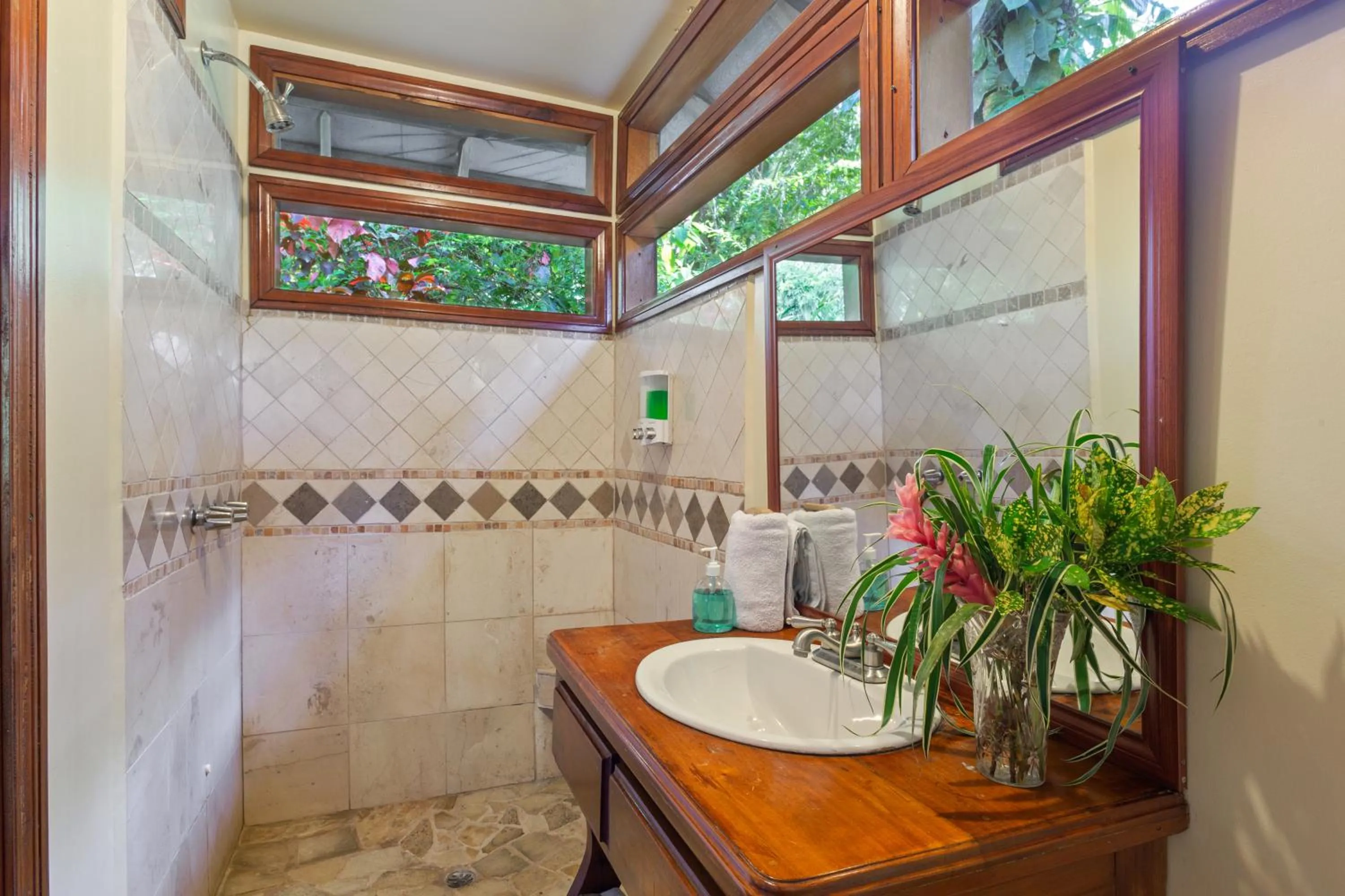 Bathroom in Ian Anderson Caves Branch Jungle Lodge