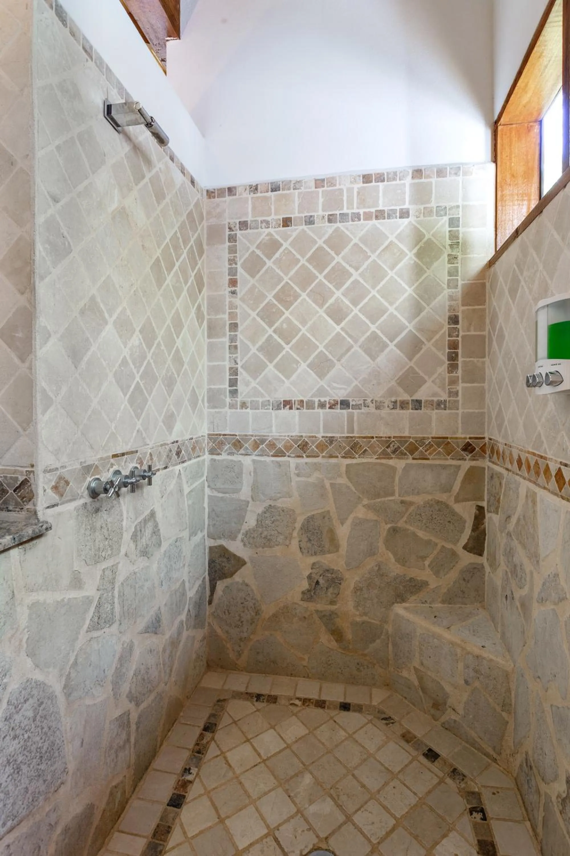 Shower in Ian Anderson Caves Branch Jungle Lodge