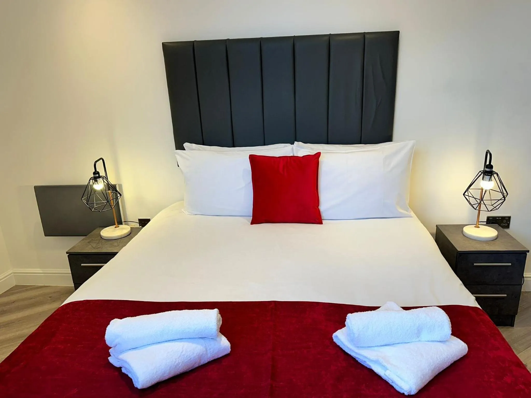 Bed in Dale Street Apartments Liverpool by Beehosting
