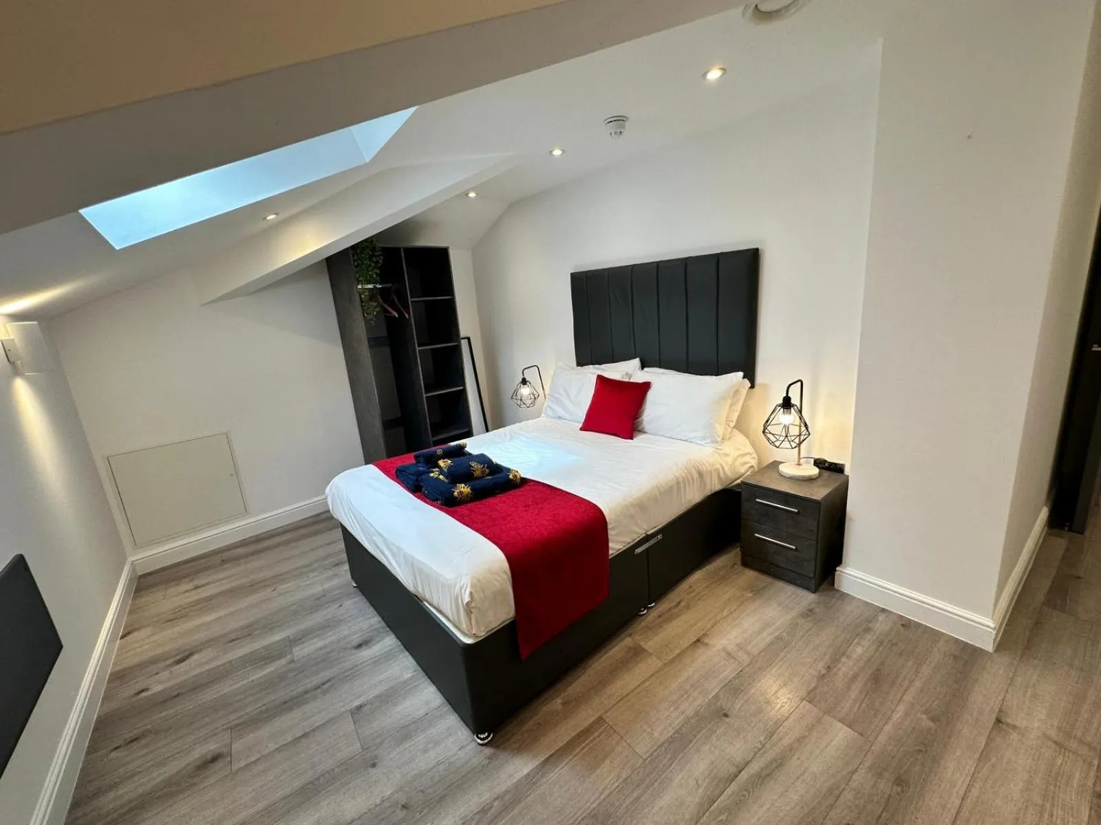 Bed in Dale Street Apartments Liverpool by Beehosting