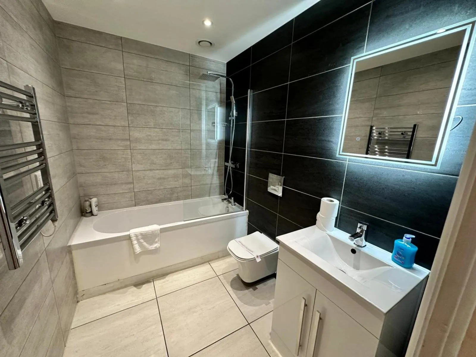 Shower in Dale Street Apartments Liverpool by Beehosting