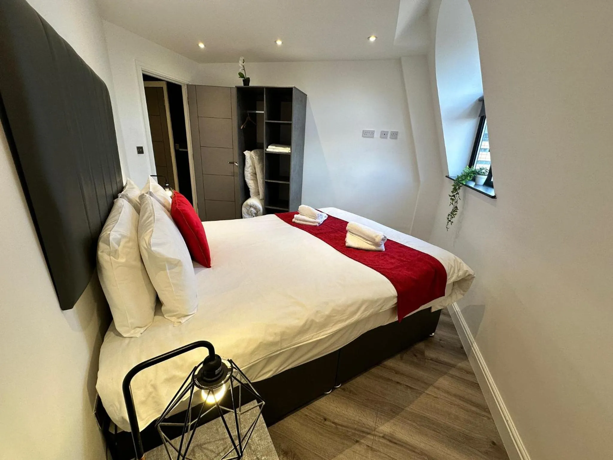 Bed in Dale Street Apartments Liverpool by Beehosting