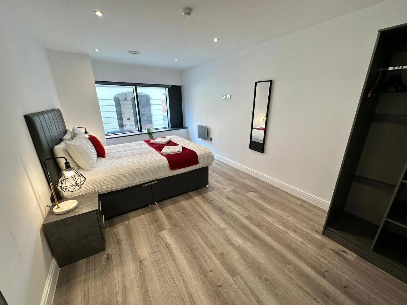 Bed in Dale Street Apartments Liverpool by Beehosting