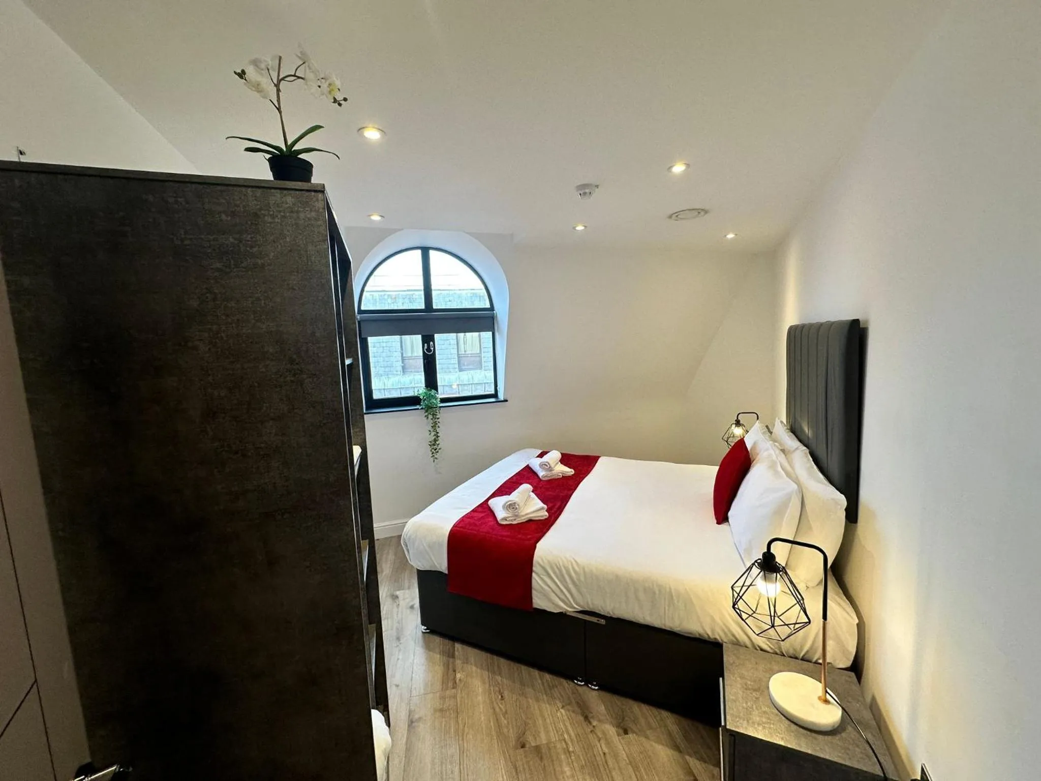 Bed in Dale Street Apartments Liverpool by Beehosting