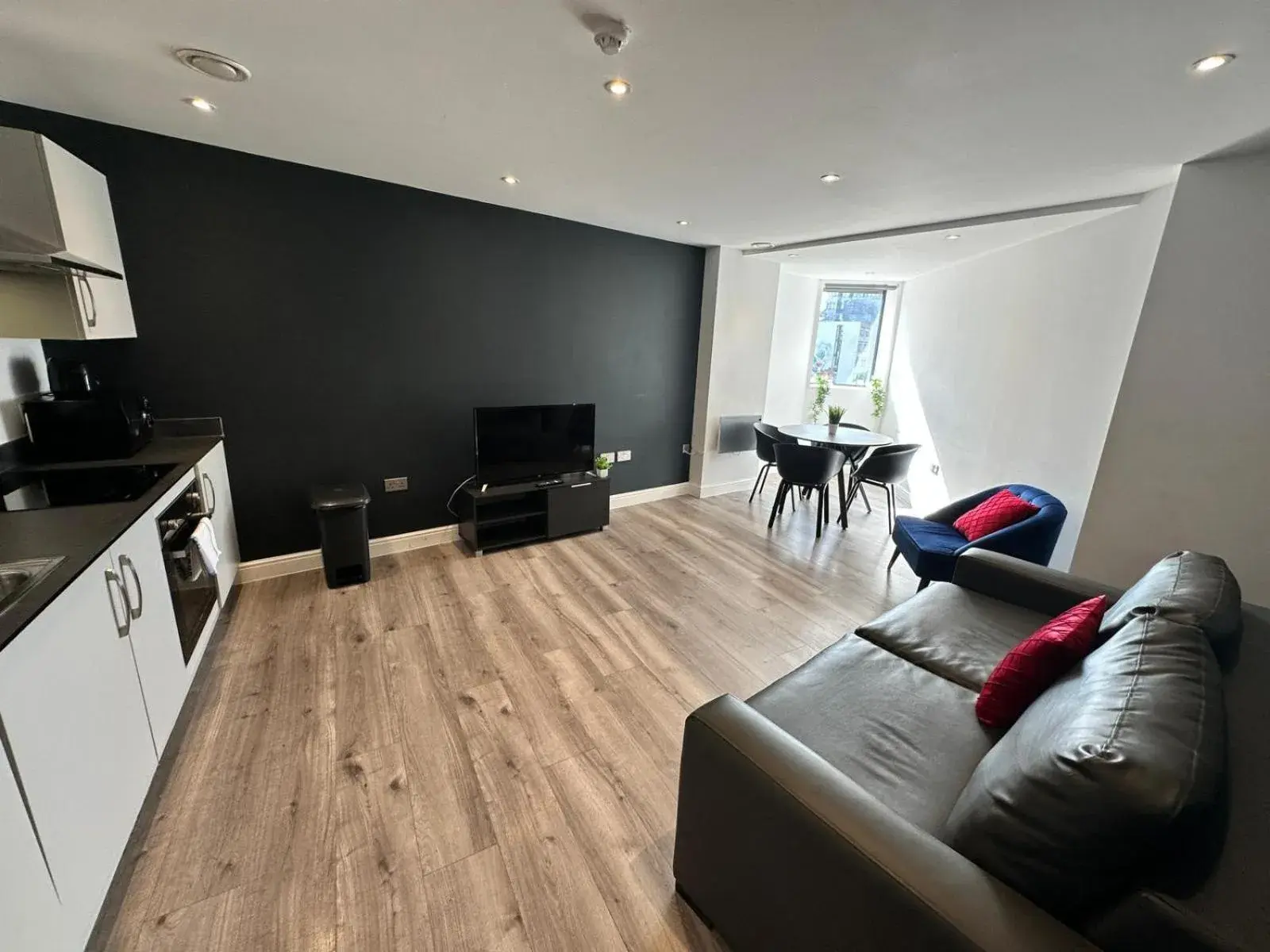 Two-Bedroom Apartment in Dale Street Apartments Liverpool by Beehosting Two-Bedroom Apartment in Dale Street Apartments Liverpool by Beehosting