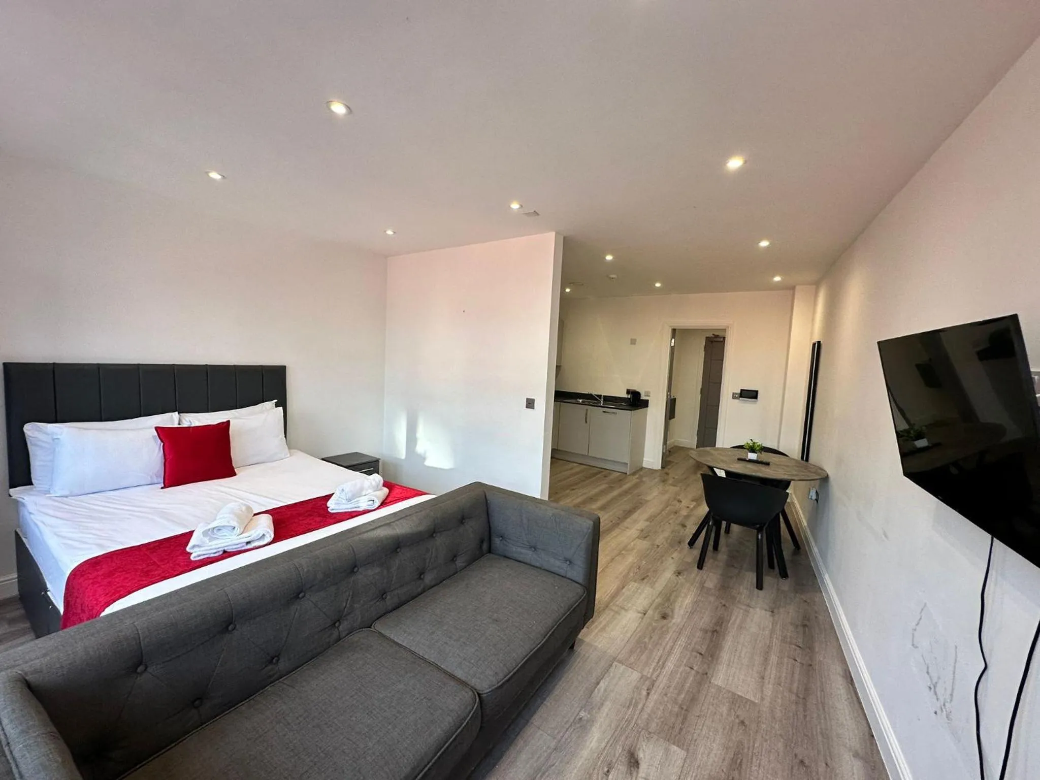 Bed in Dale Street Apartments Liverpool by Beehosting