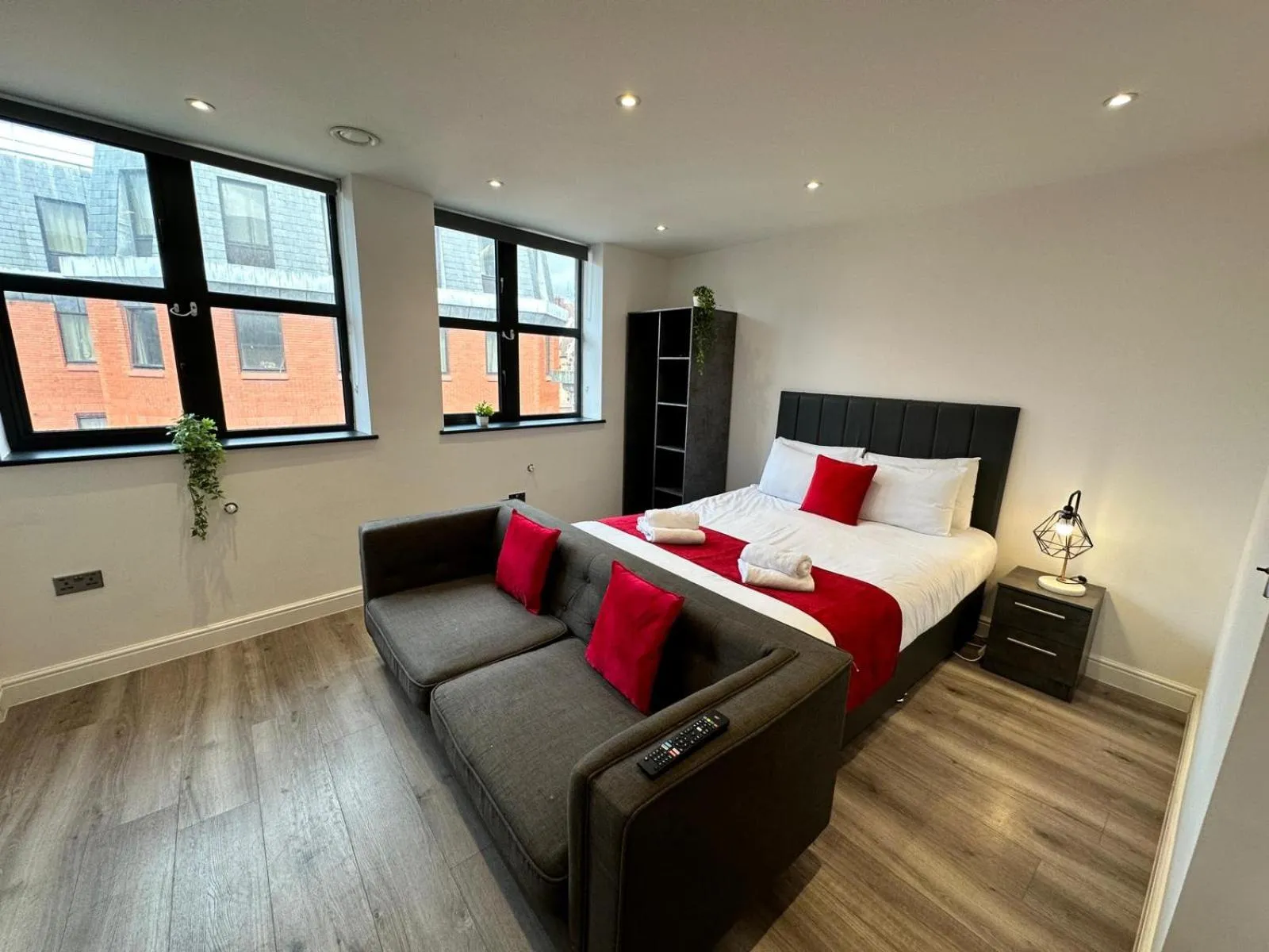 Bed in Dale Street Apartments Liverpool by Beehosting