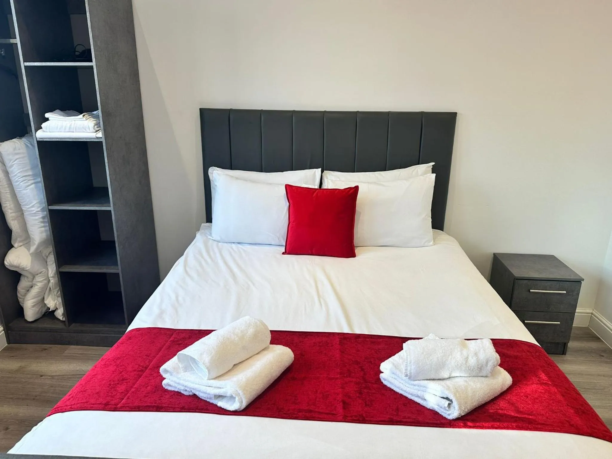 Bed in Dale Street Apartments Liverpool by Beehosting