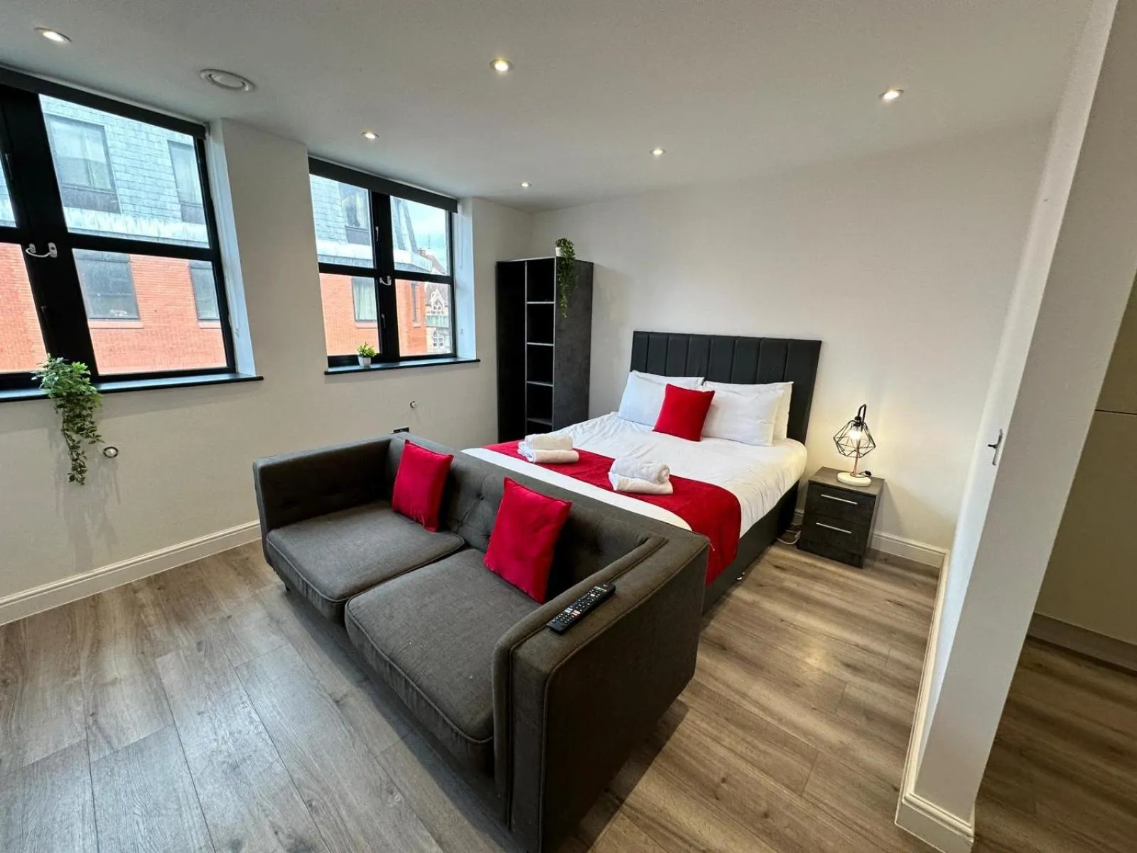 Photo of the whole room, Bed in Dale Street Apartments Liverpool by Beehosting
