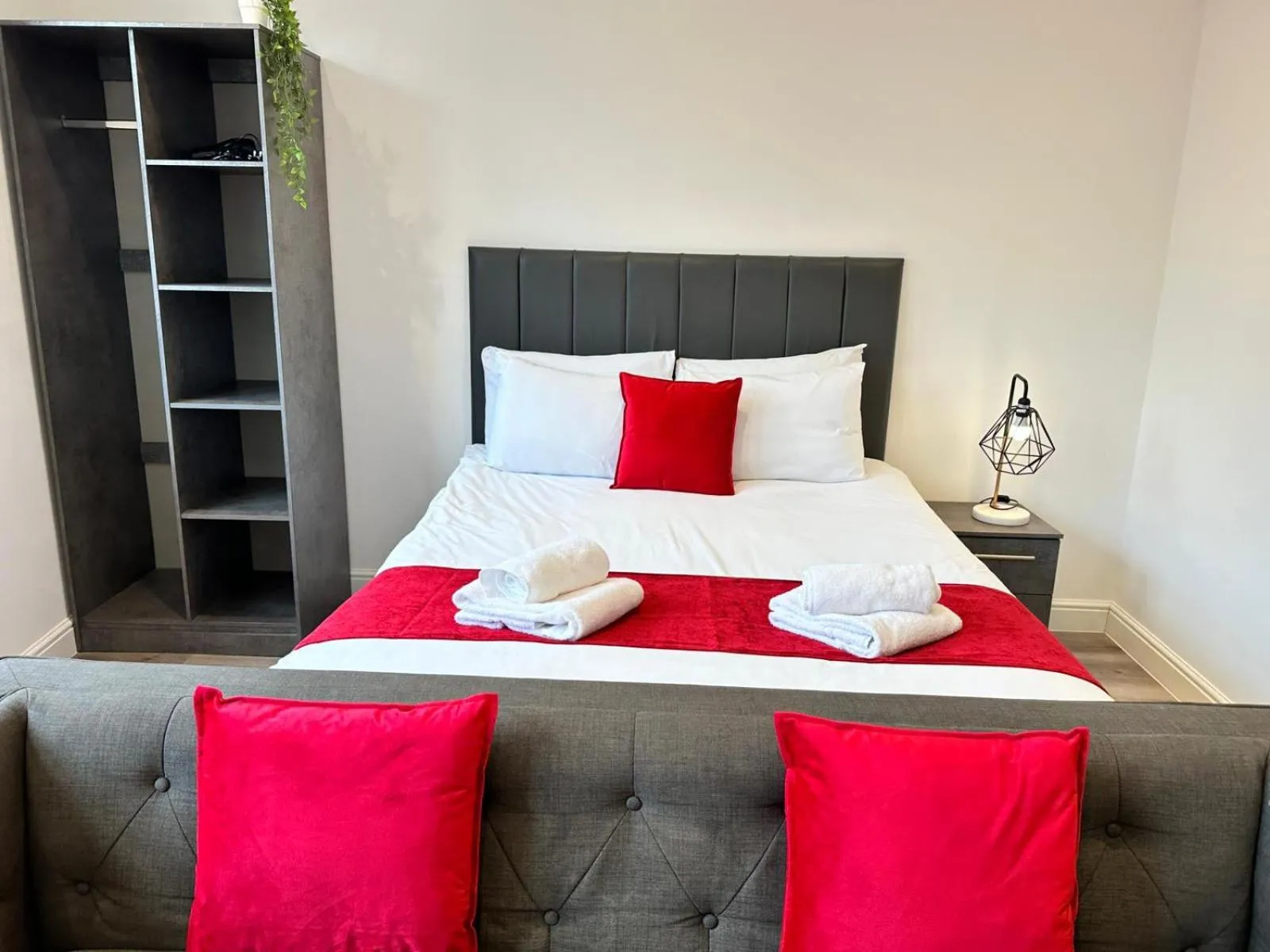Bed in Dale Street Apartments Liverpool by Beehosting