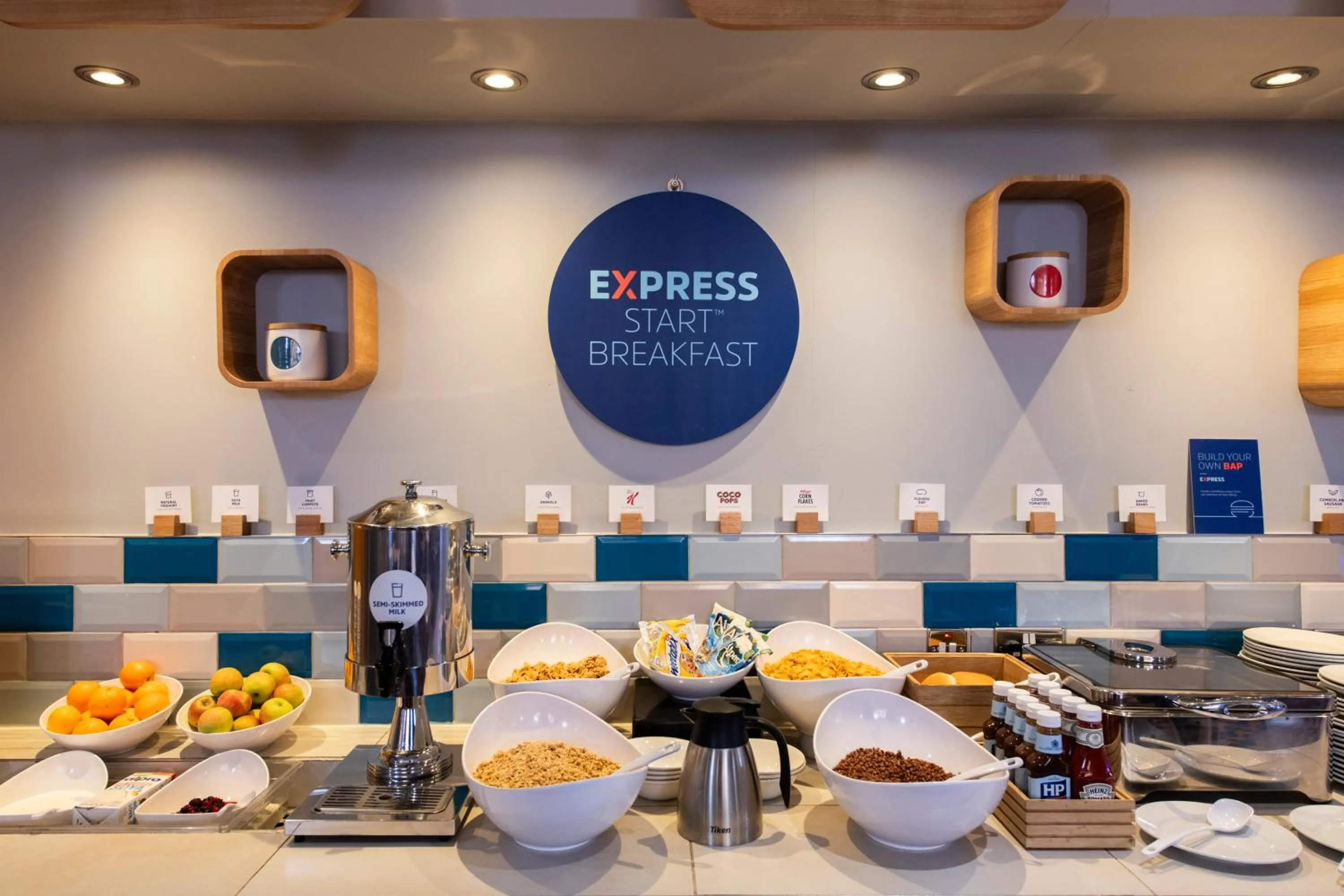 Breakfast in Holiday Inn Express Perth by IHG