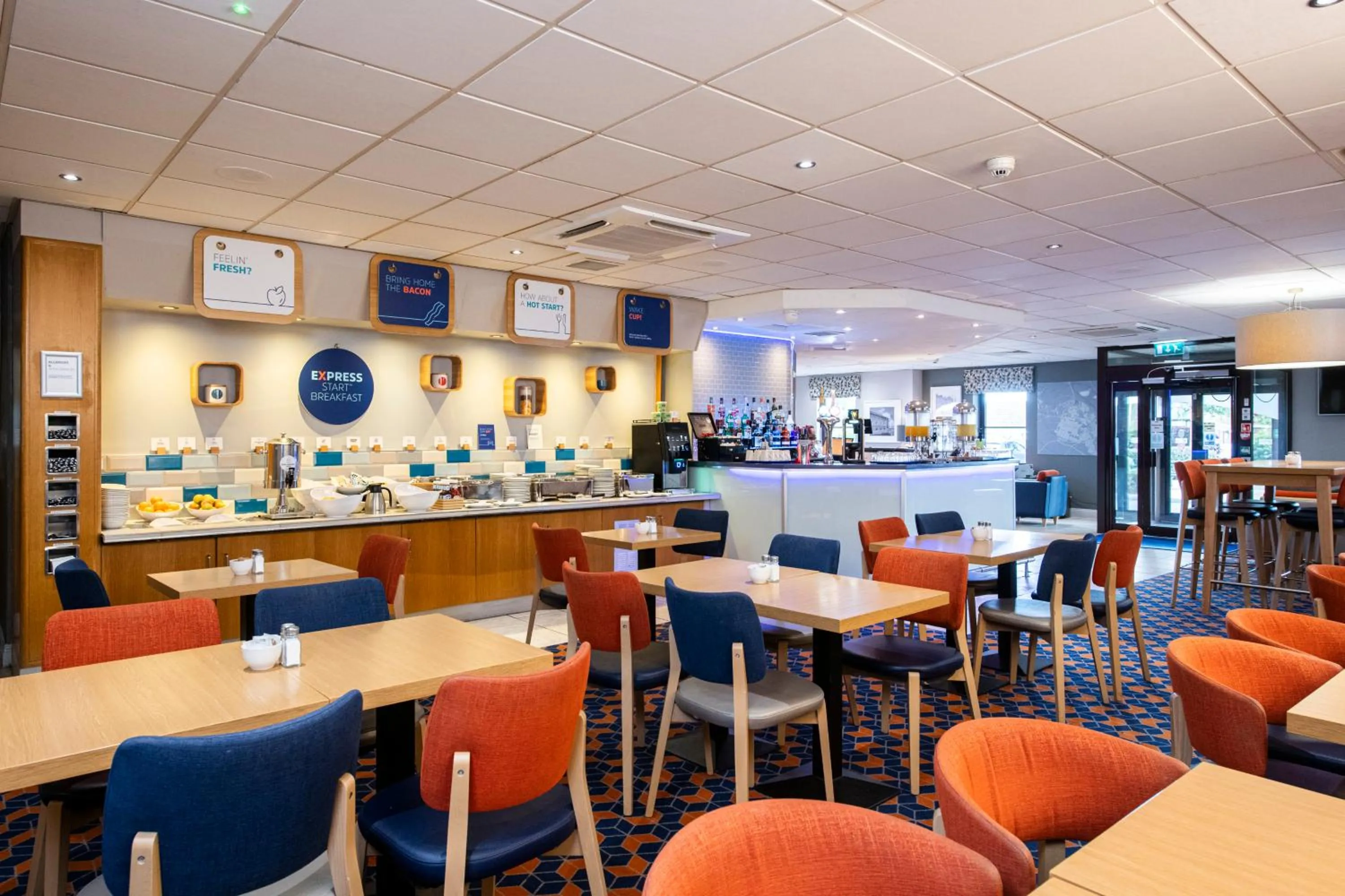 Restaurant/places to eat in Holiday Inn Express Perth by IHG