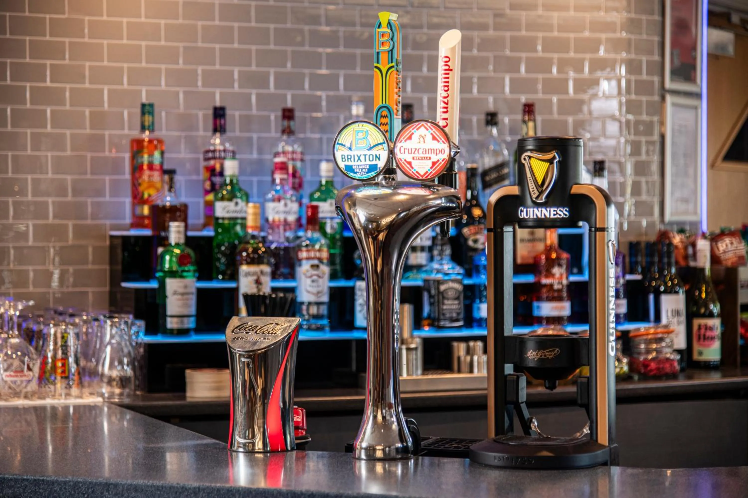 Lounge or bar in Holiday Inn Express Perth by IHG