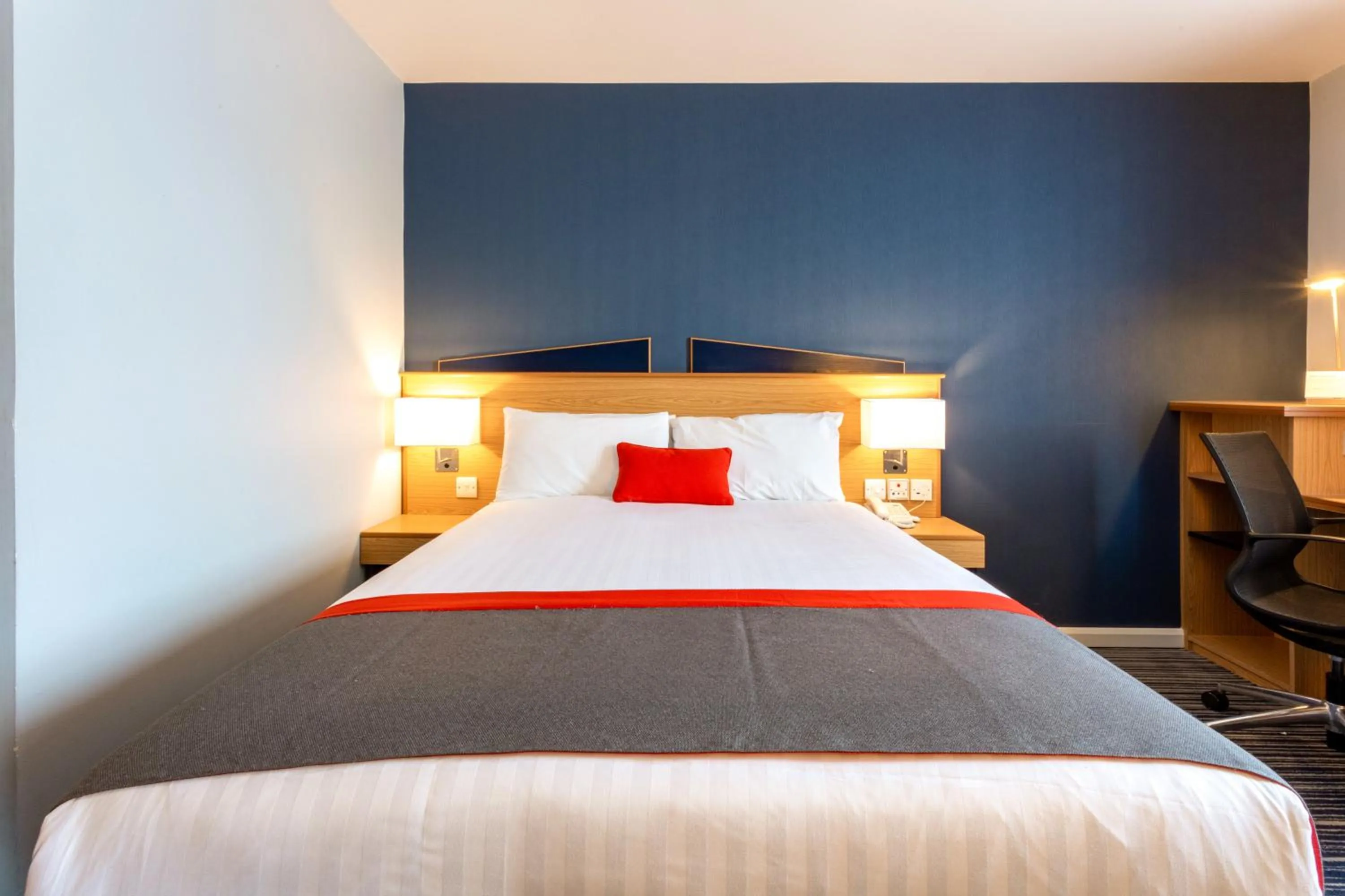 Bedroom, Bed in Holiday Inn Express Perth by IHG